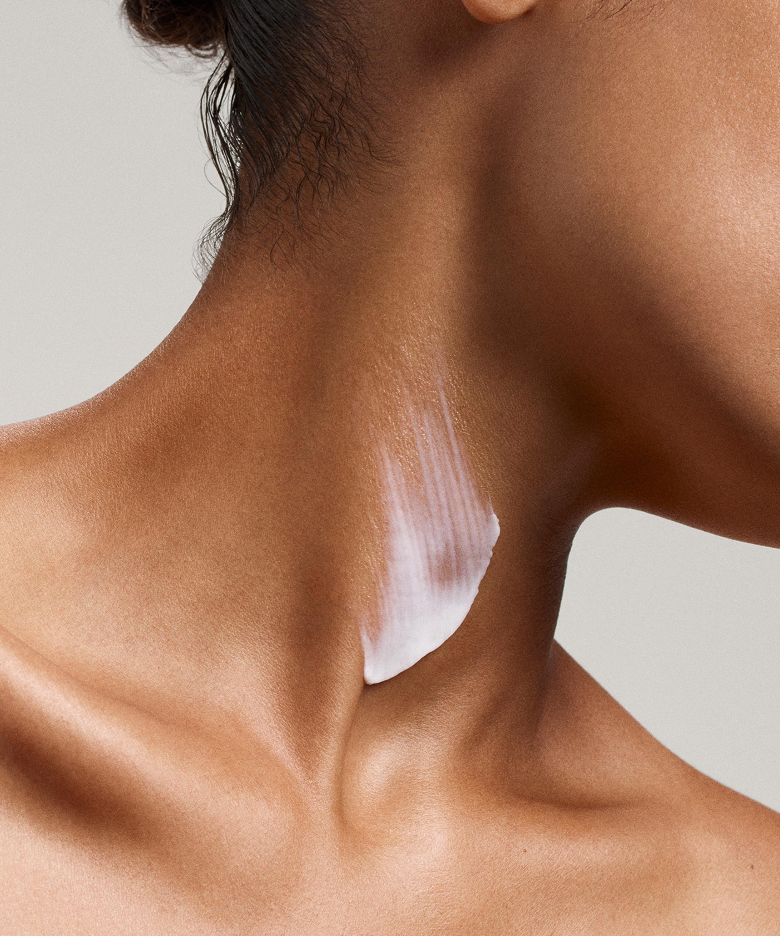 U Beauty - The SCULPT Neck and Décolleté Concentrate 50ml image number 3