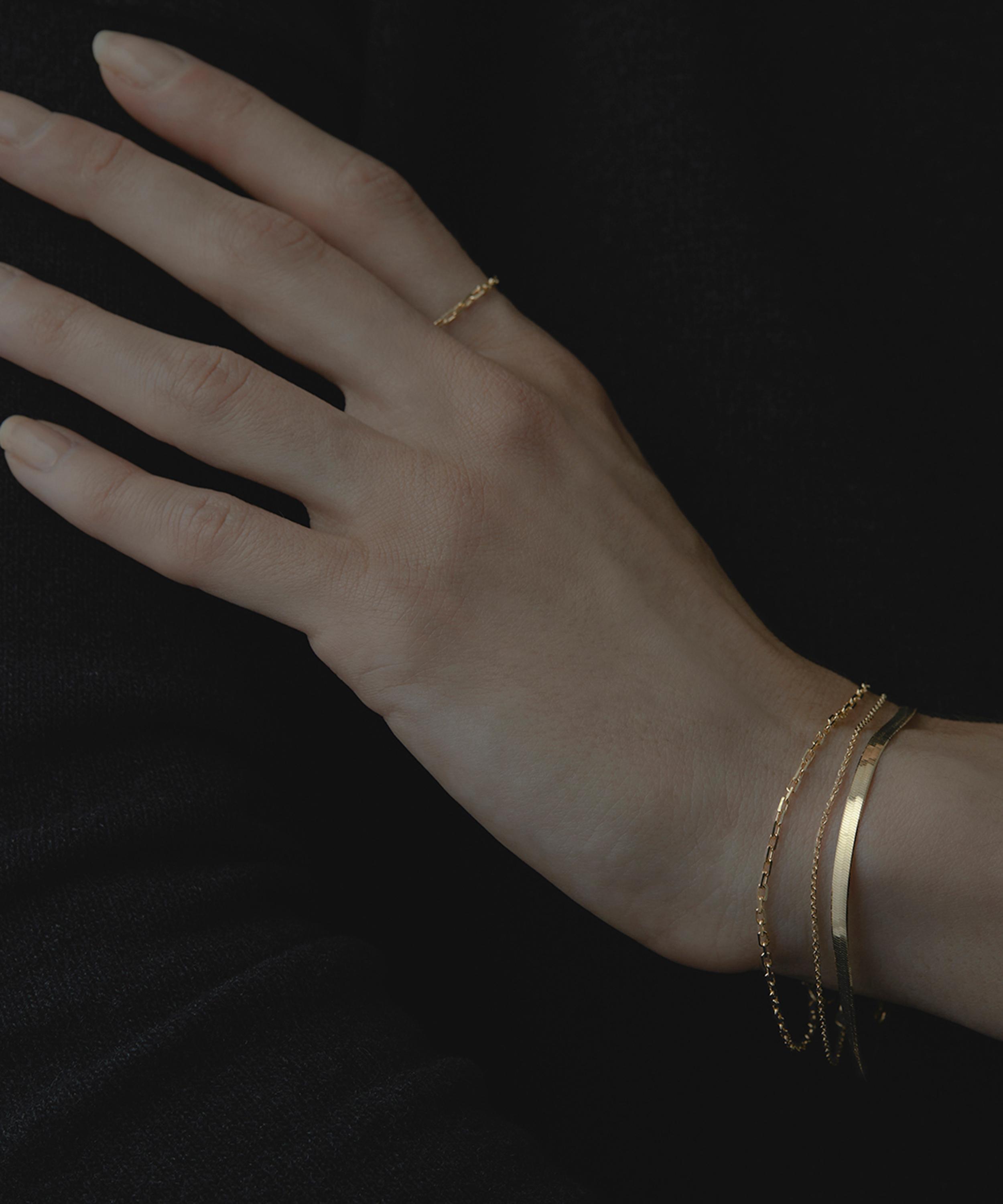 Satomi Kawakita - 18ct Gold Stella Chain Ring image number 3