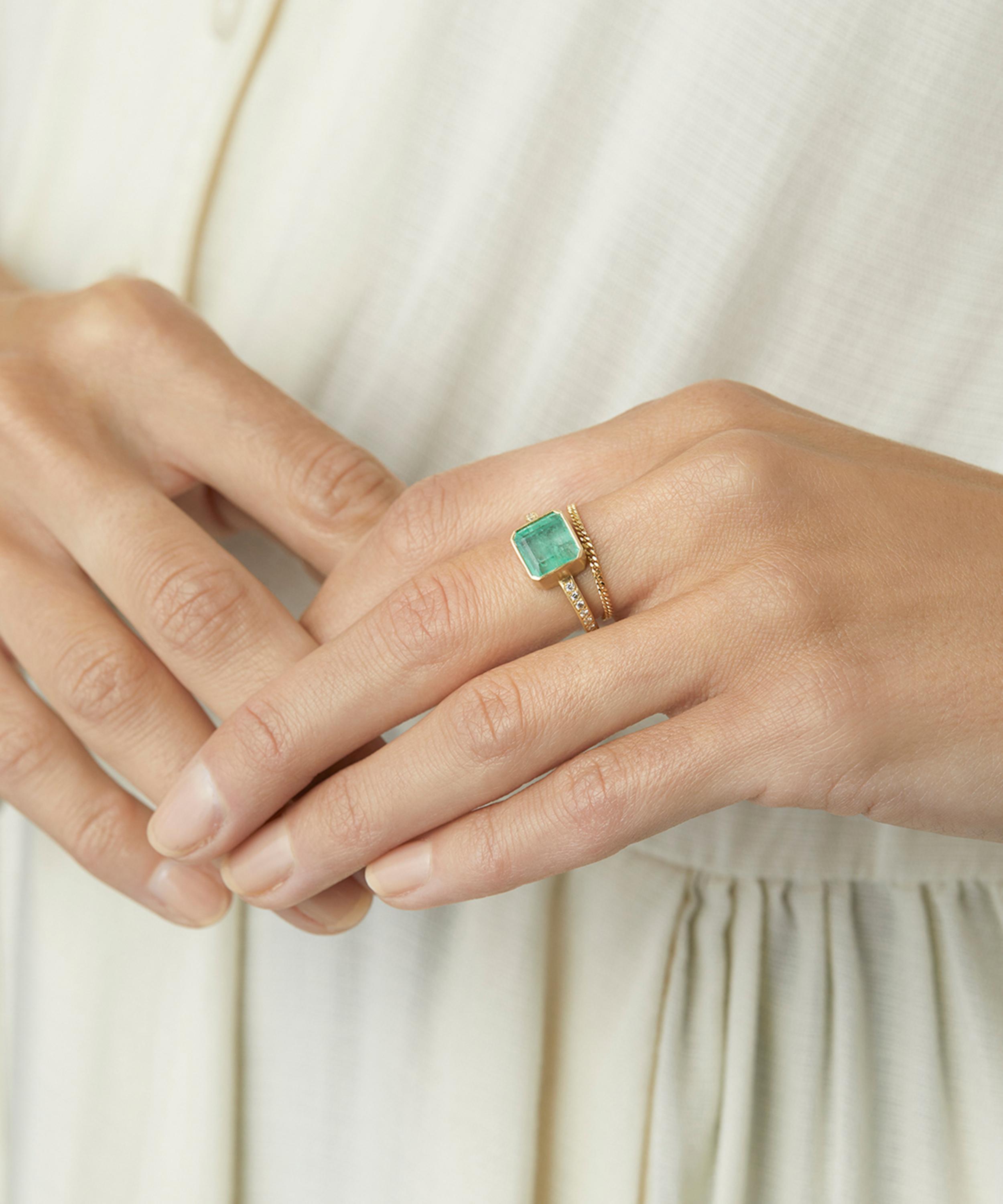 Satomi Kawakita - 18ct Gold Ribbon Chain Ring image number 2