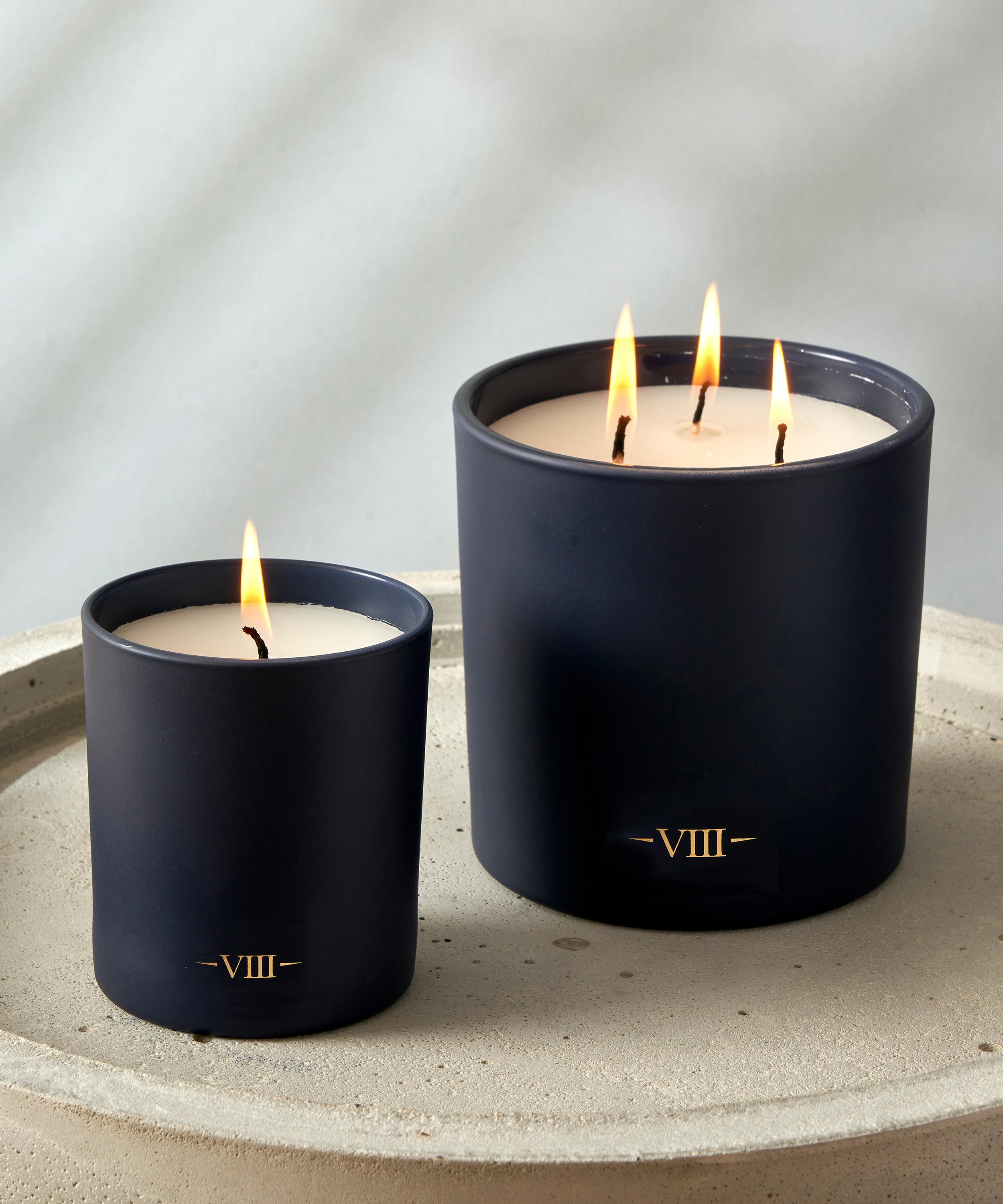 Charles Farris - VIII Elizabeth 3 Wick Candle 640g image number 1