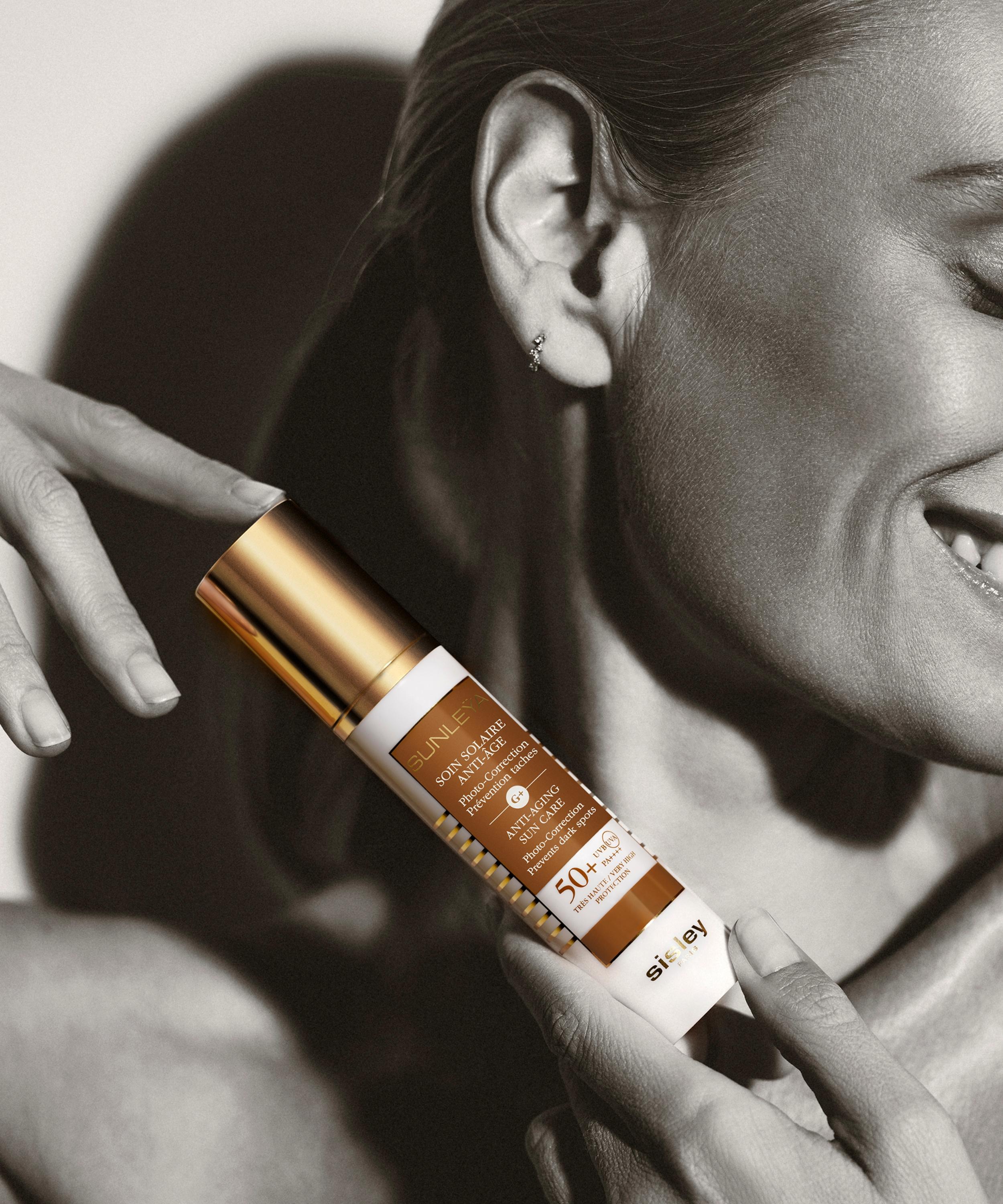 Sisley Paris - Sunleÿa Anti-Ageing Sun Care SPF50 50ml image number 4