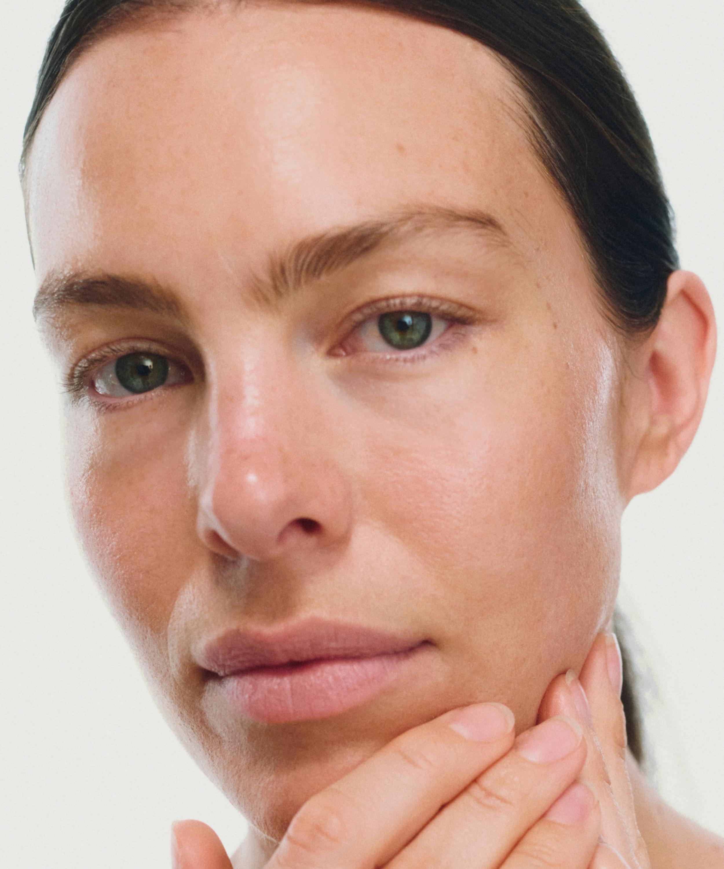 Emma Lewisham - Sunceutical SPF 50 Mineral Glow Serum 30ml image number 4