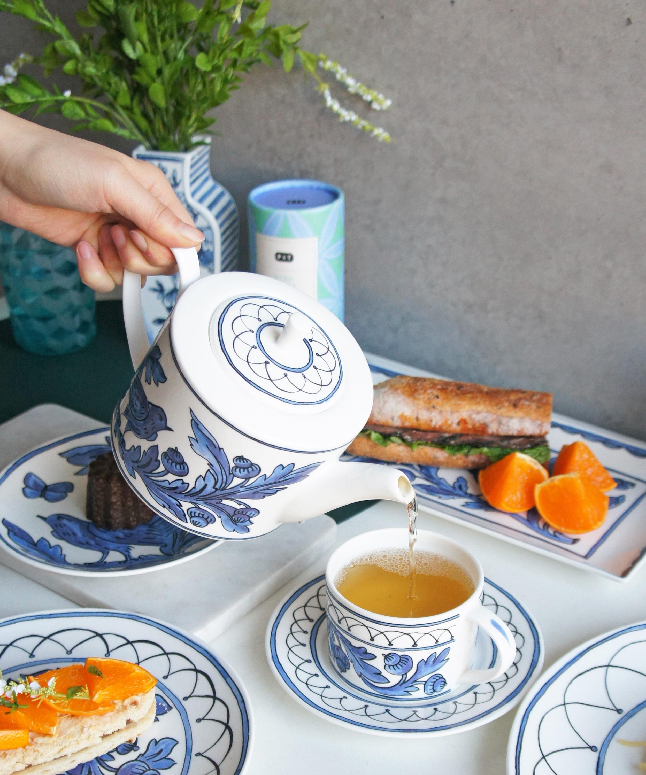 Twig New York - Heritage Blue Bird Teapot image number 1