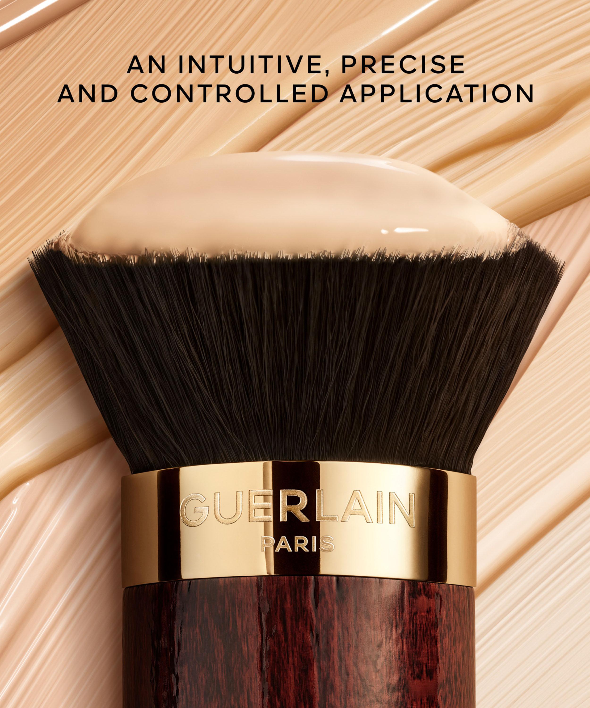 Guerlain - Fluid and Powder Foundation Brush No 11 image number 1