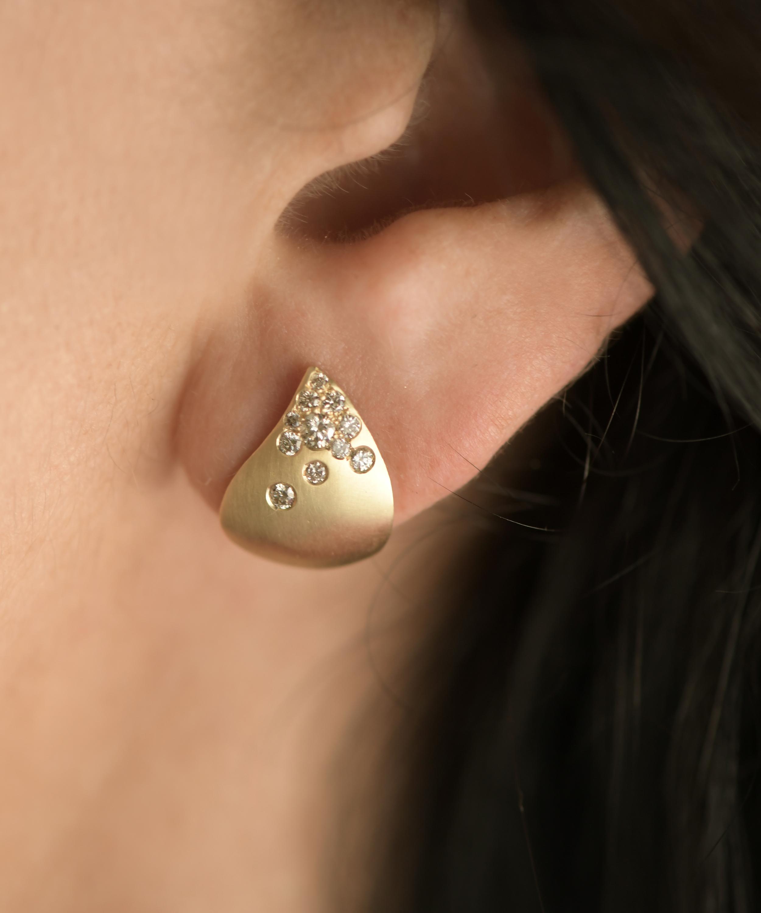 Nada Ghazal - 18ct Gold Fuse Tear Stud Earrings image number 1