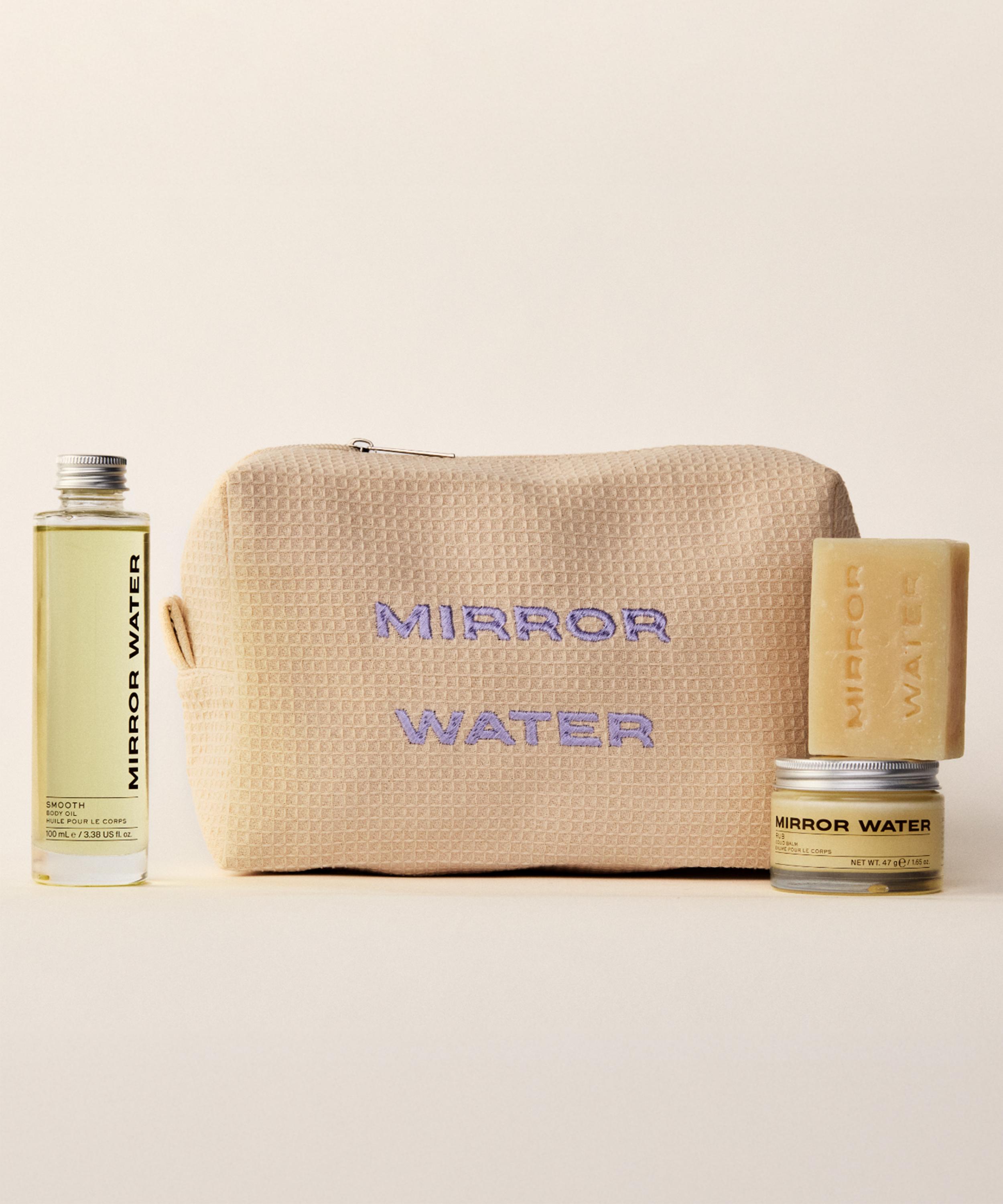 MIRROR WATER - The Comfort Set image number 1