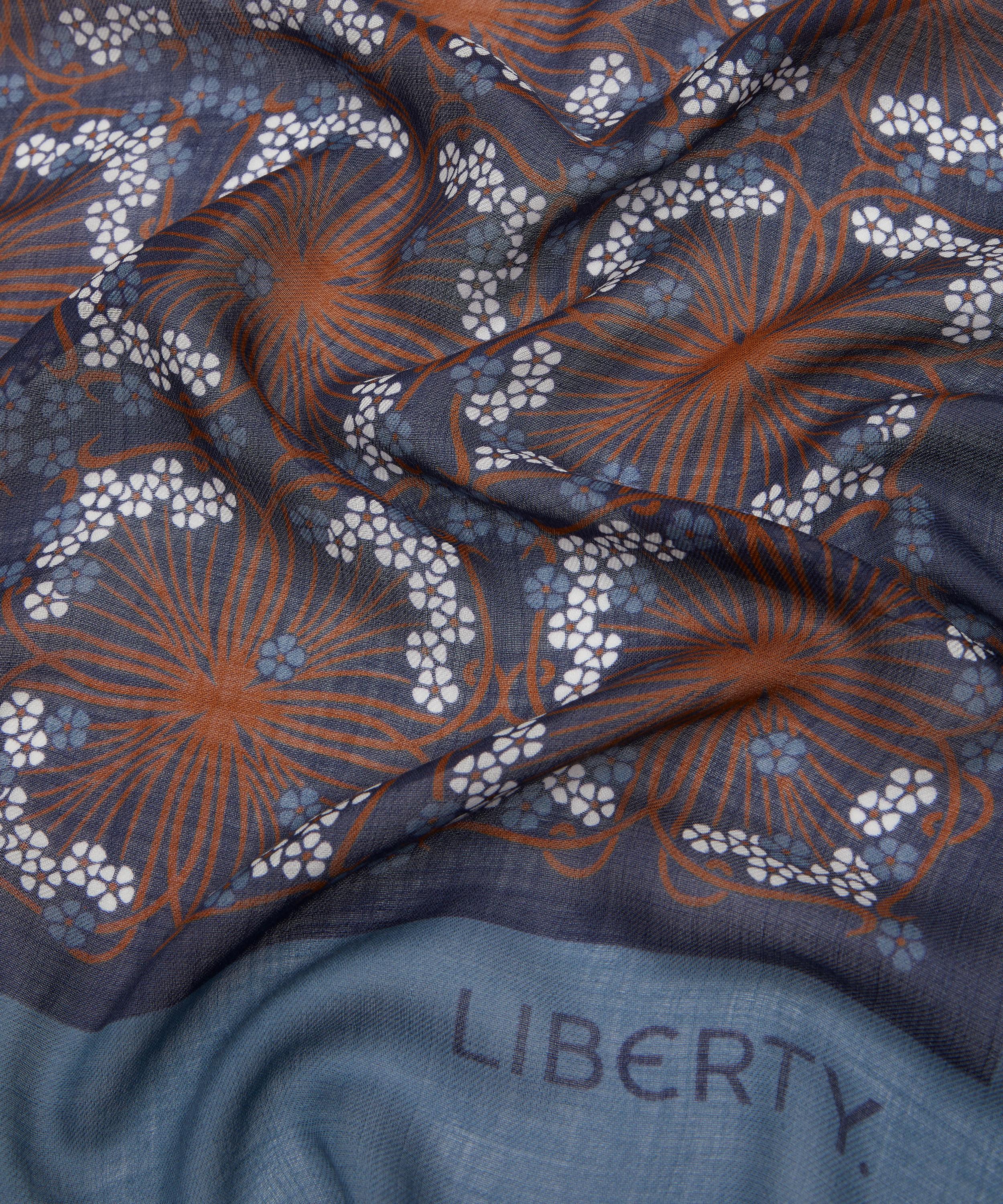 Liberty - Iphis Meadow 135X135 Wool-Silk Scarf image number 4