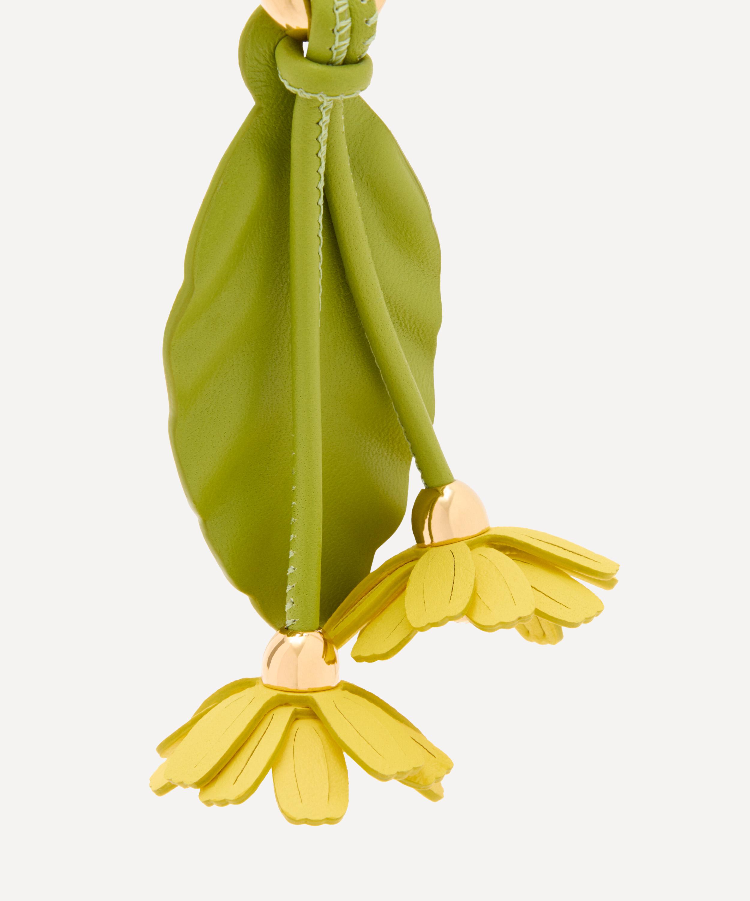 Loewe - Chamomile Flower Charm image number 1