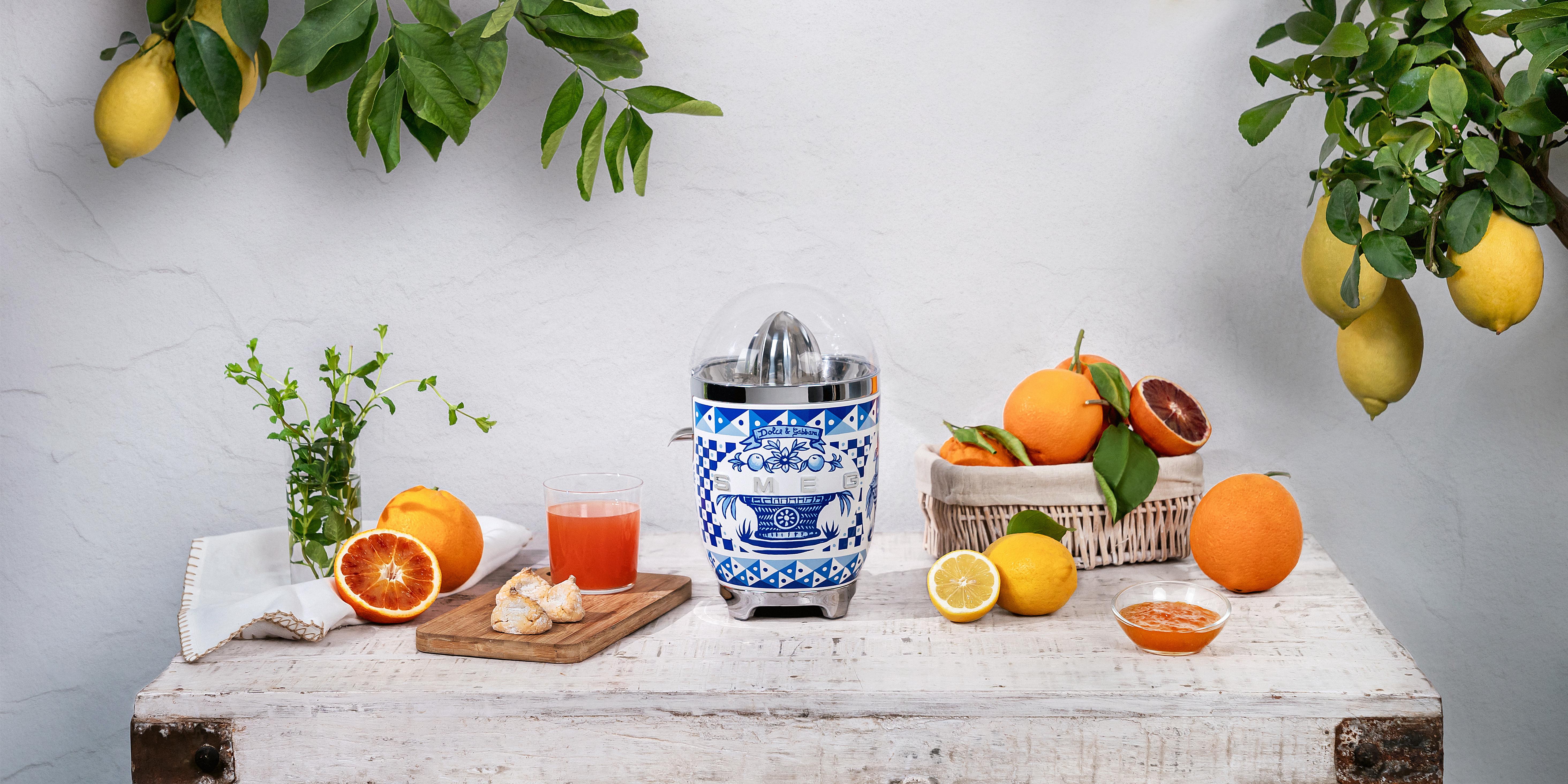 Smeg - x Dolce and Gabbana Mediterraneo Electric Citrus Juicer image number 1