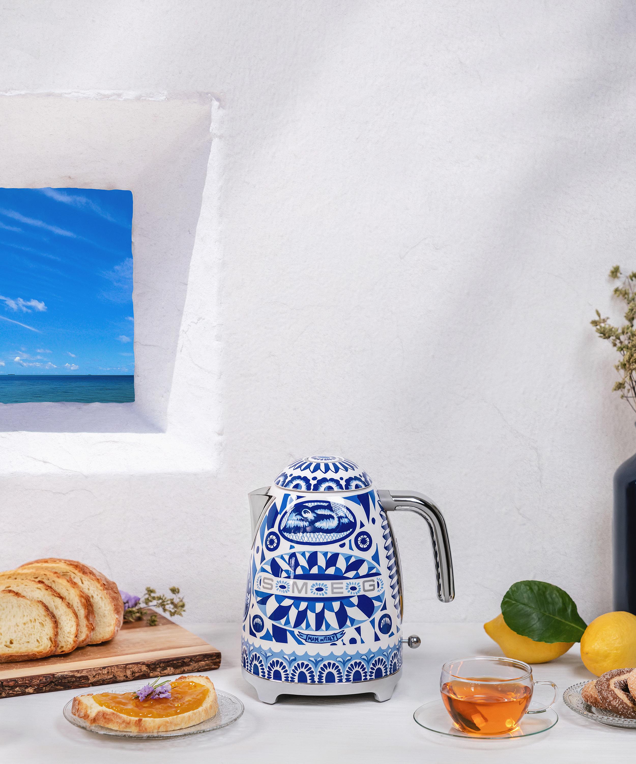 Smeg - x Dolce and Gabbana Mediterraneo Electric Kettle image number 1