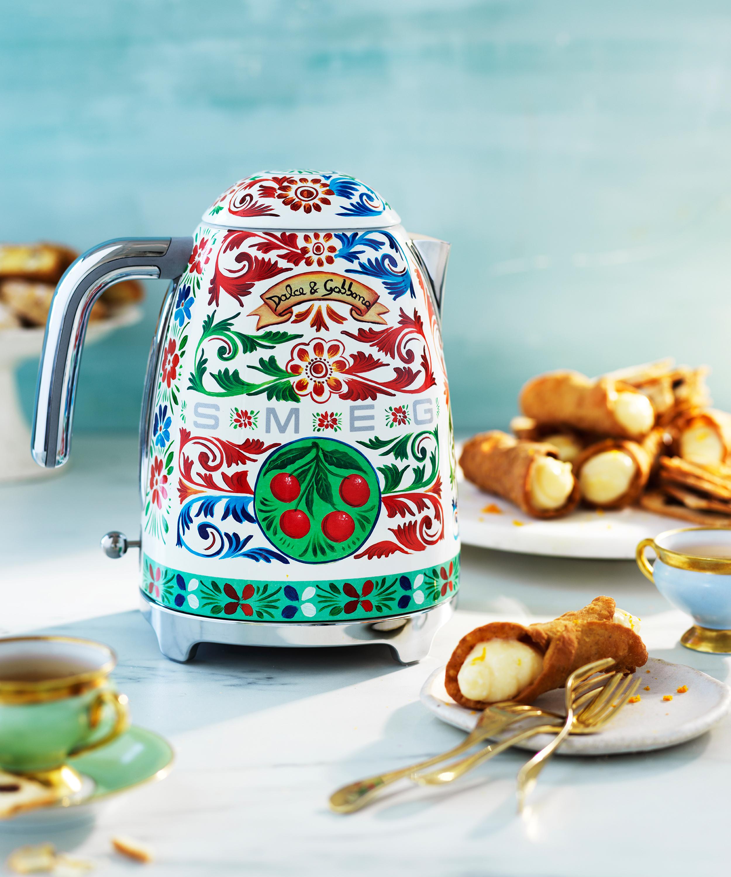 Smeg - x Dolce and Gabbana Sicily Electric Kettle image number 1