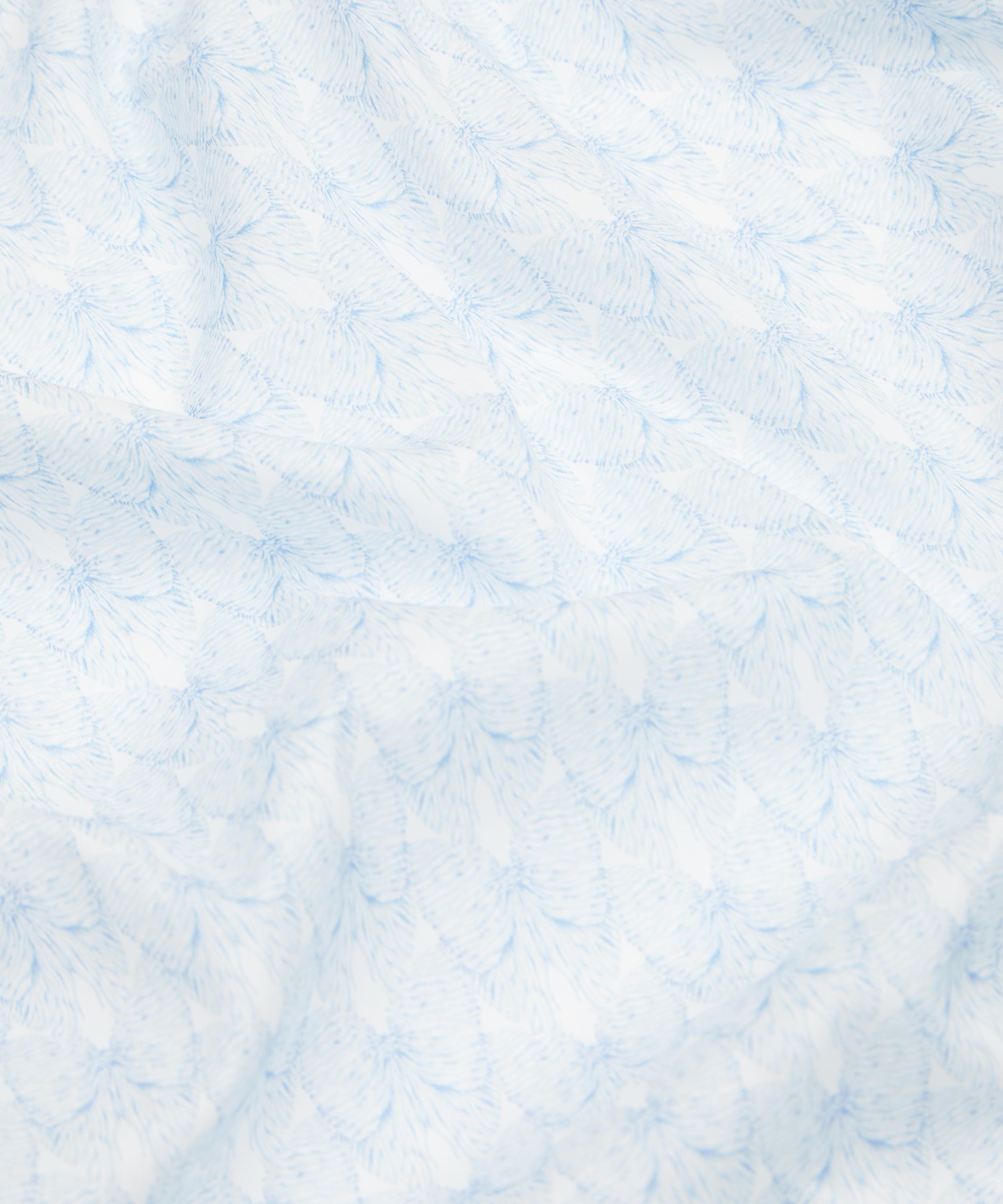 Liberty Fabrics - Bustle and Bow Tana Lawn™ Cotton image number 3