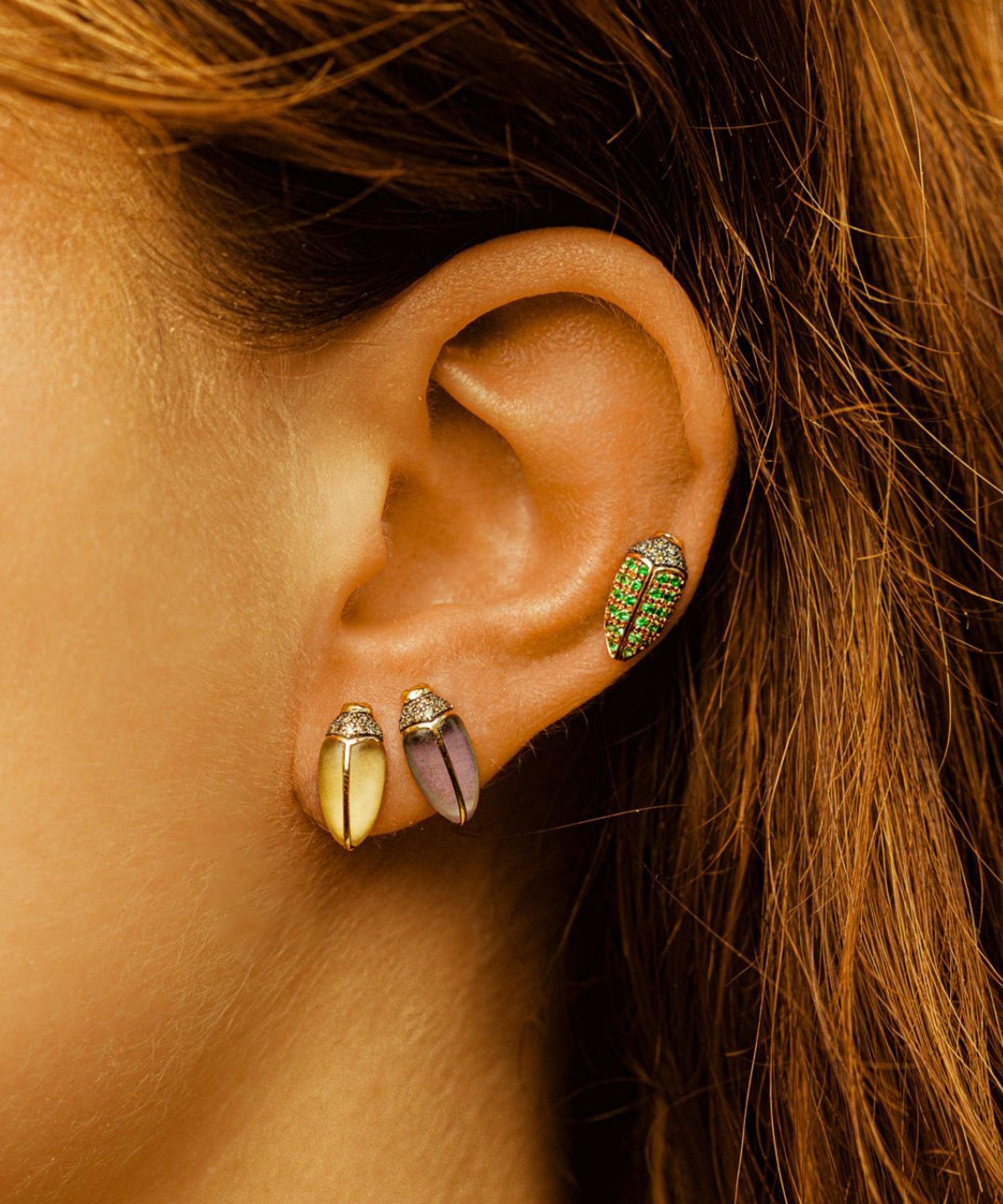 Bibi van der Velden - 18ct Gold Mini Scarab Amethyst Stud Earring image number 1