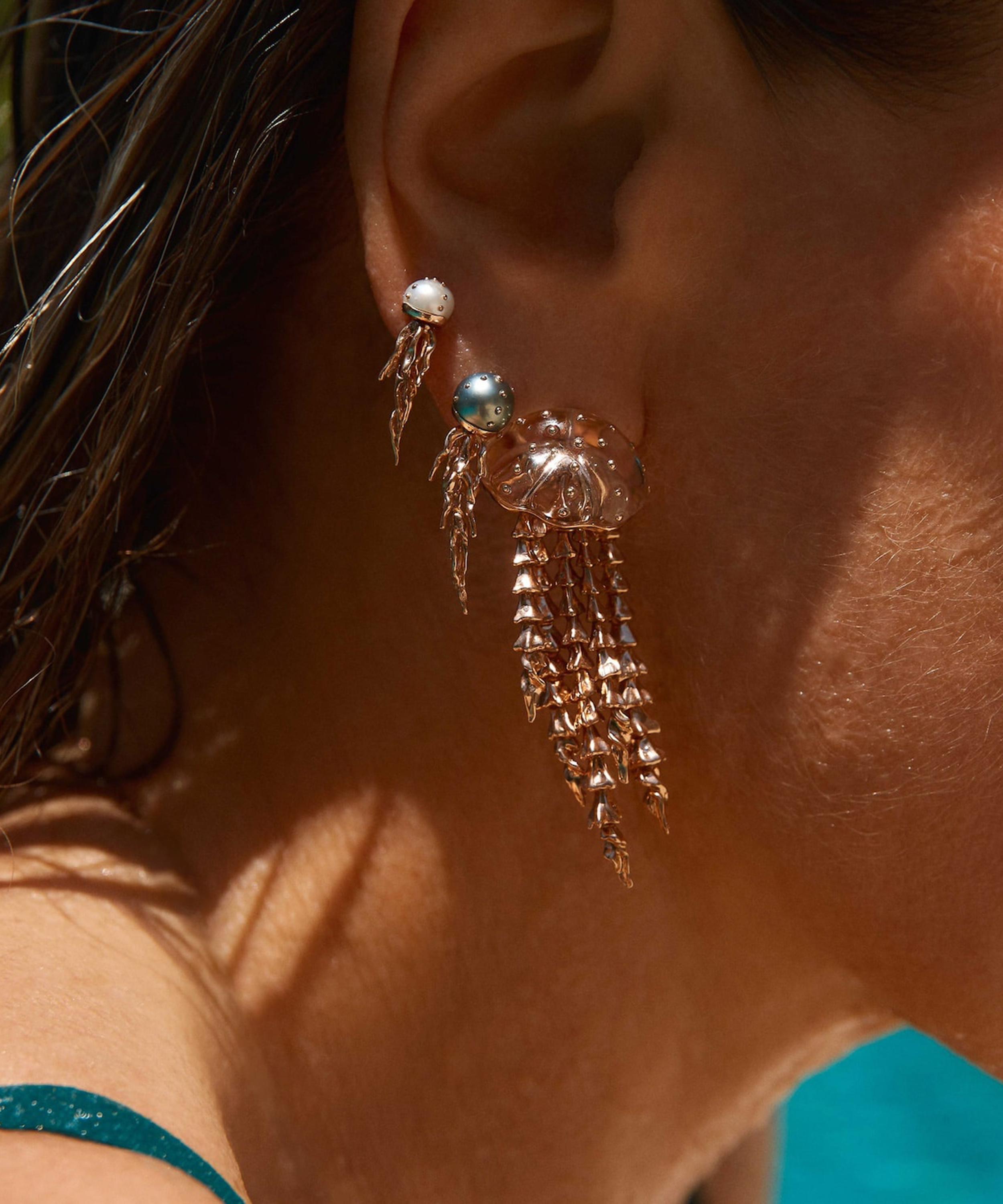 Bibi van der Velden - 18ct Rose Gold Jellyfish Tahitian Pearl Drop Earring image number 1