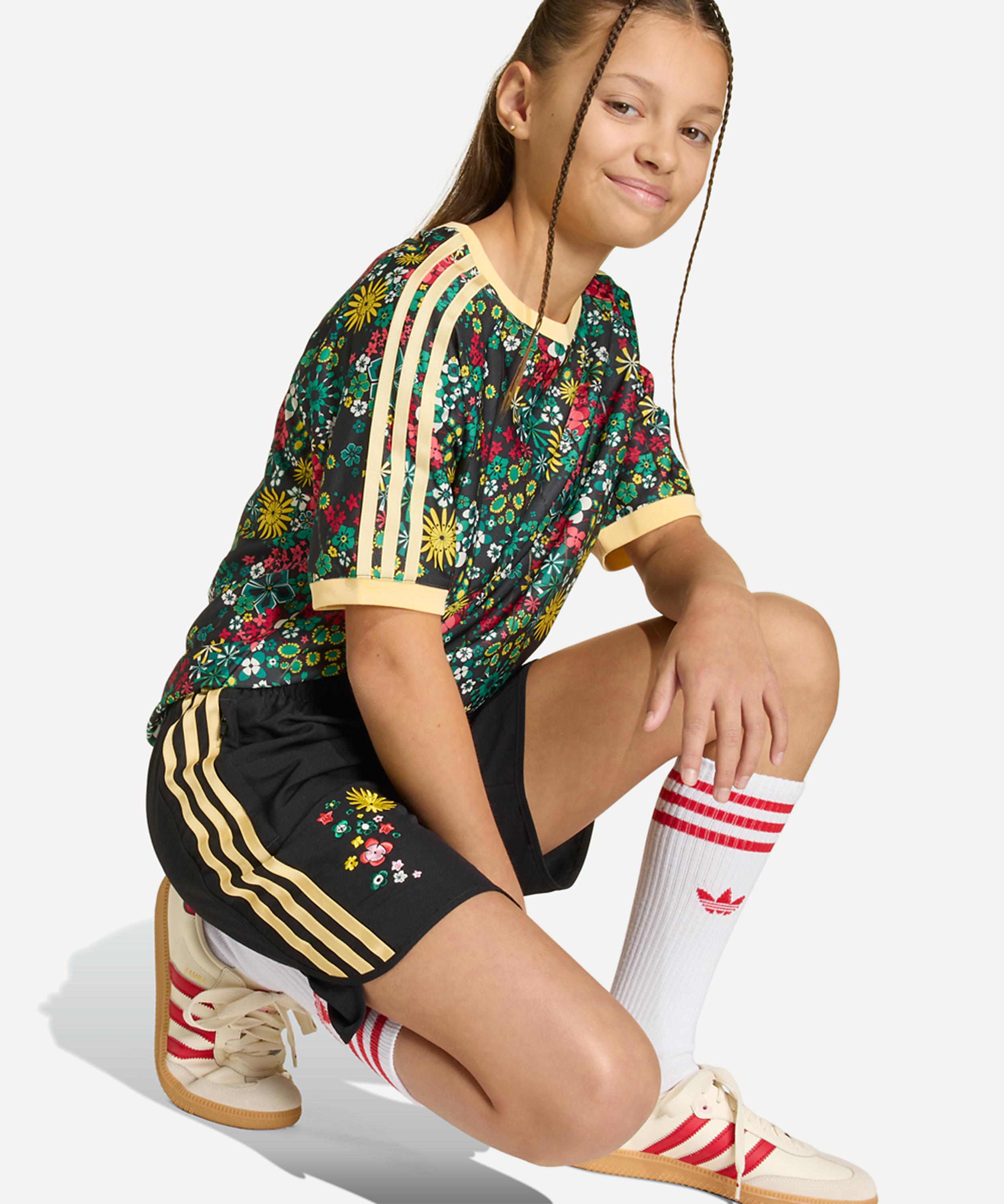 Adidas - x Liberty London Regular Shorts Junior image number 2