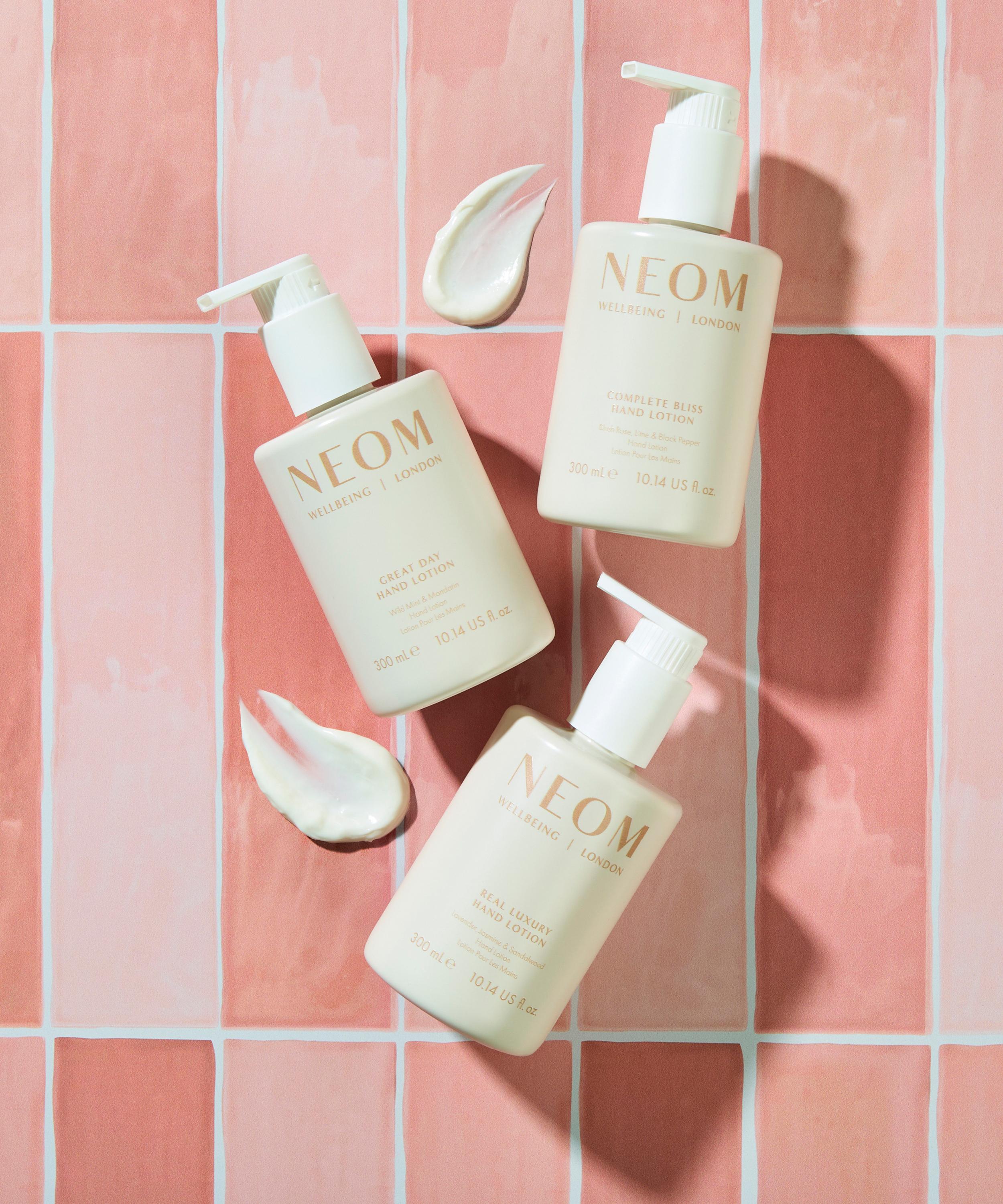 NEOM Wellbeing London - Great Day Hand Lotion 300ml image number 4