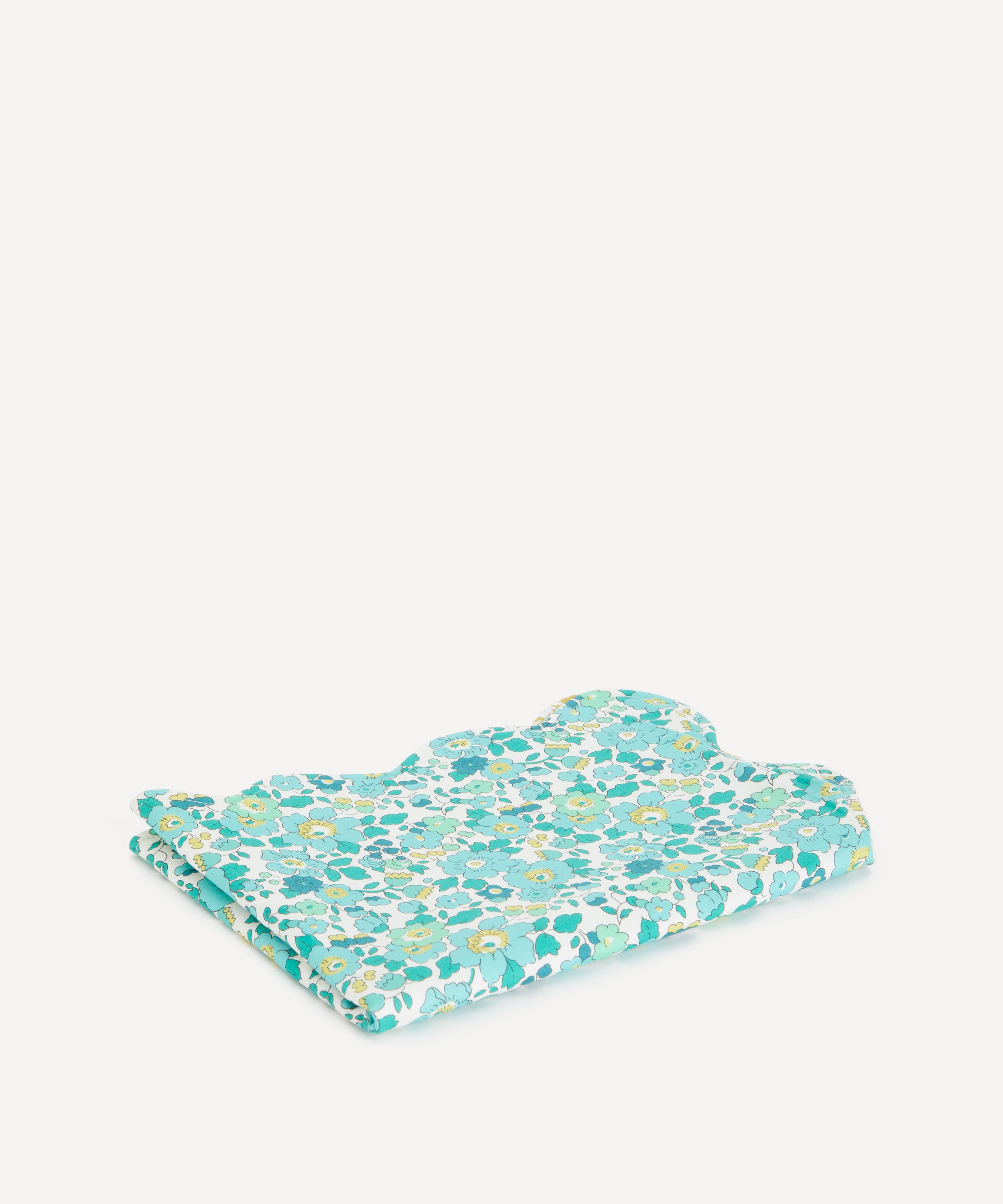 Liberty - Betsy Double-Sided Scallop Placemat