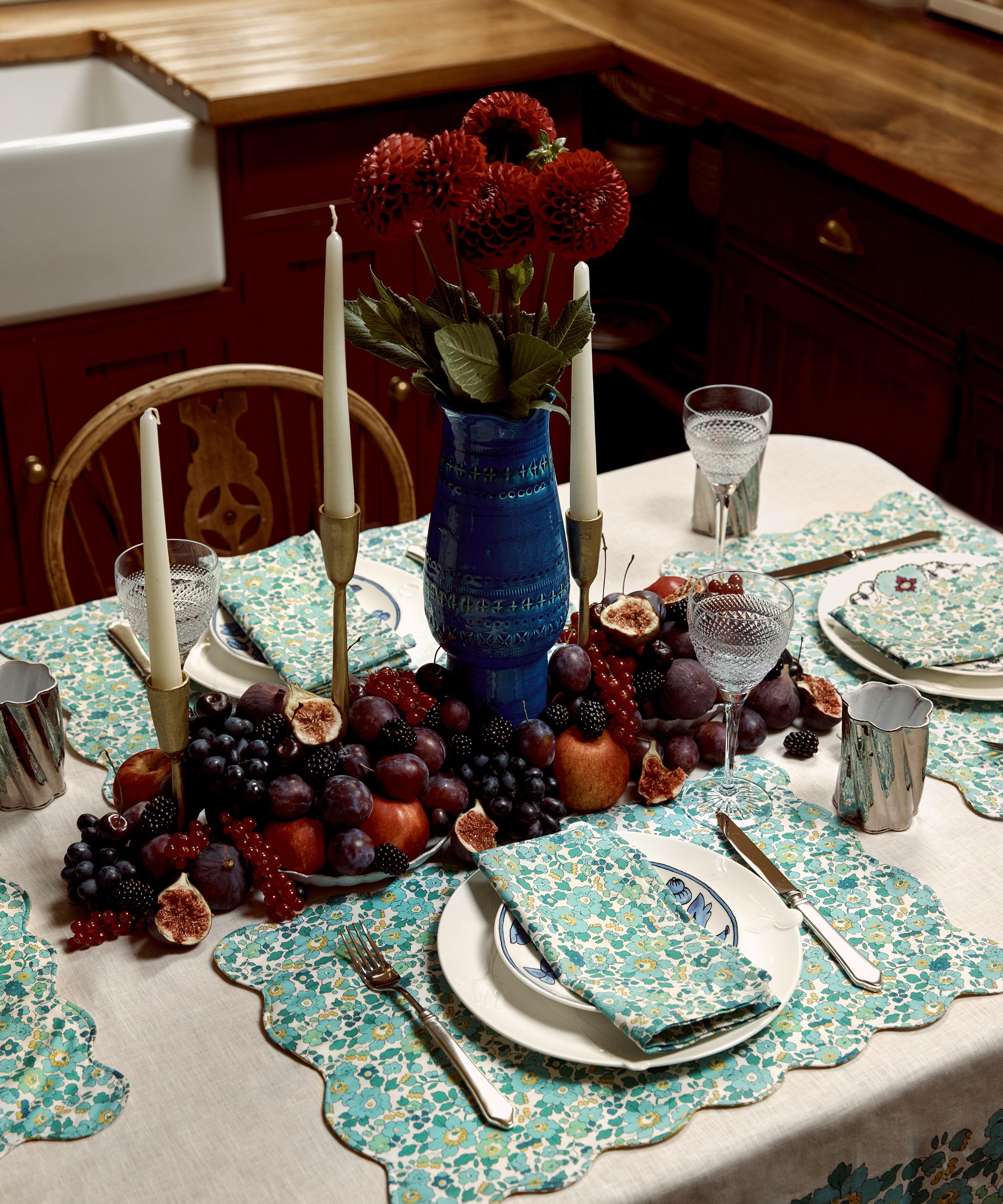 Liberty - Betsy Double-Sided Scallop Placemat image number 1