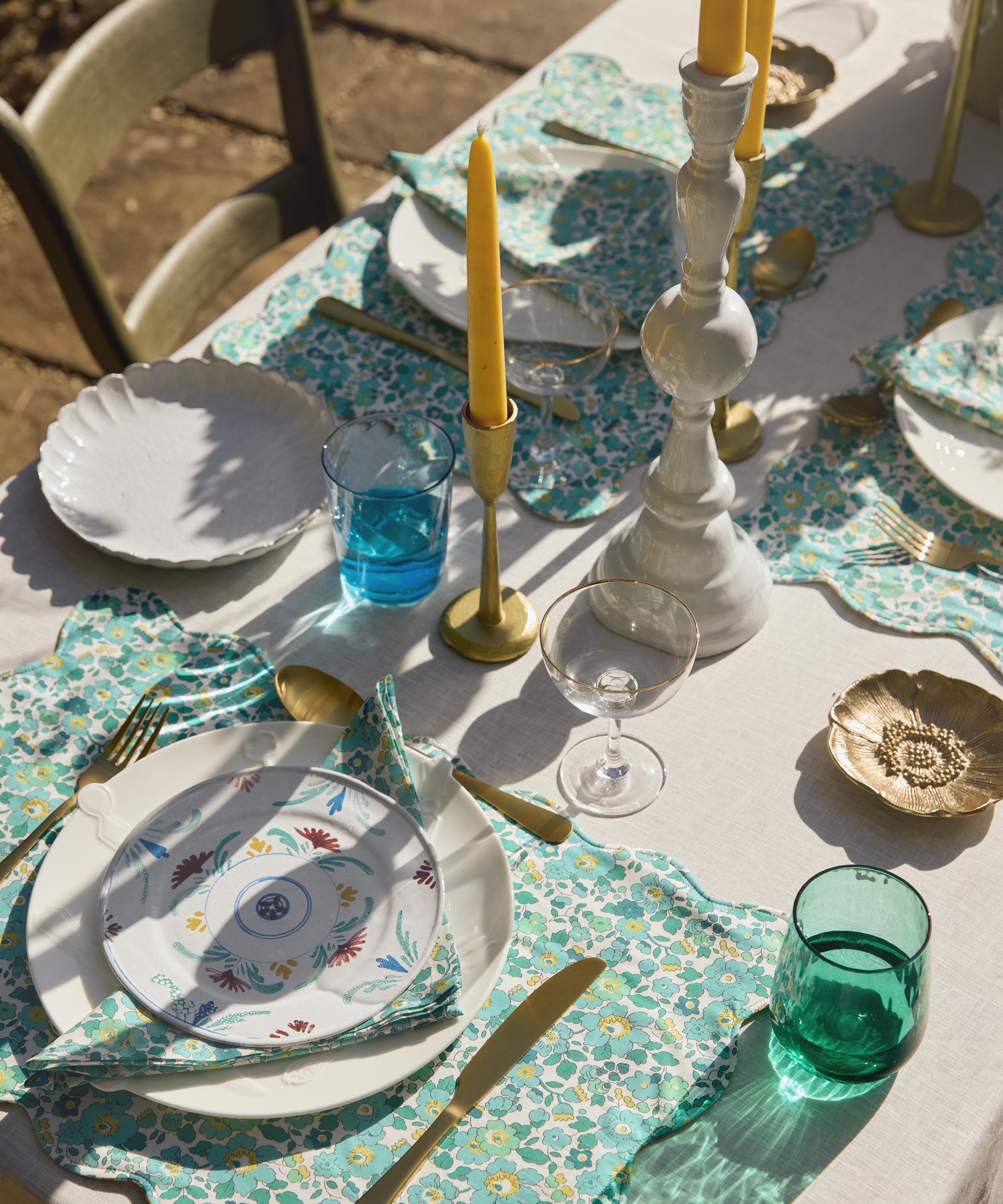 Liberty - Betsy Double-Sided Scallop Placemat image number 2