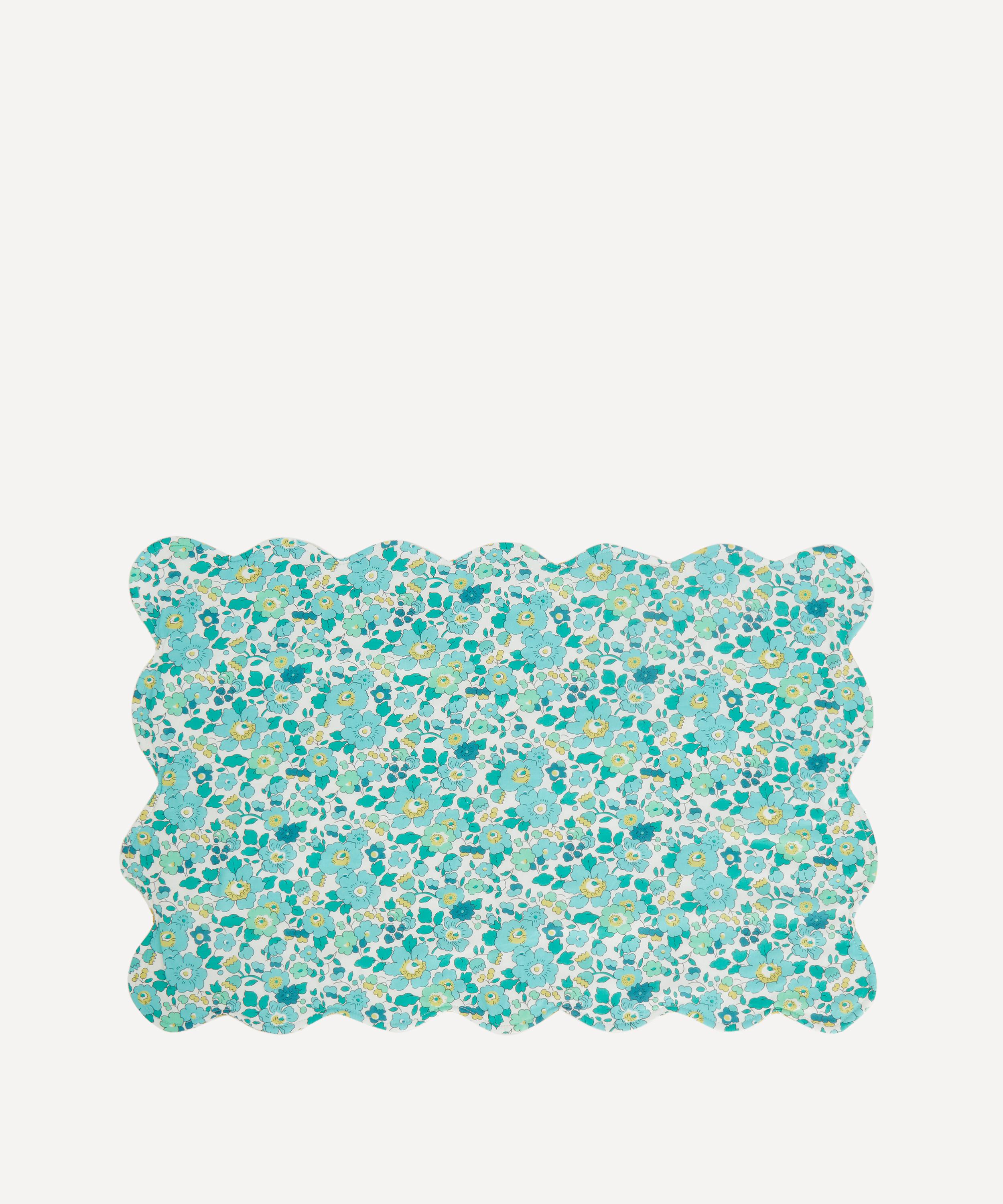 Liberty - Betsy Double-Sided Scallop Placemat image number 3