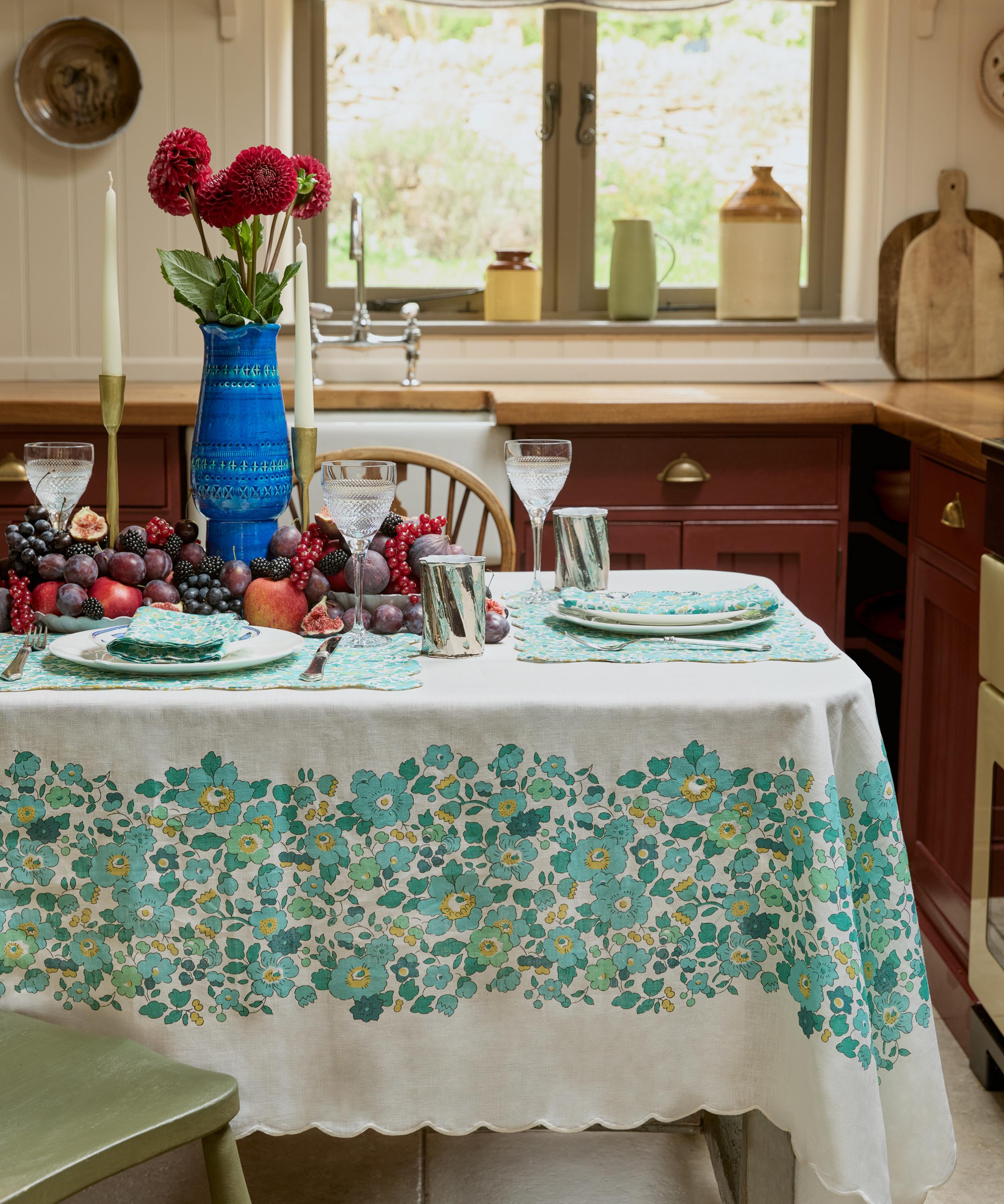 Liberty - Betsy Scalloped Hem 165cm x 250cm Tablecloth image number 2