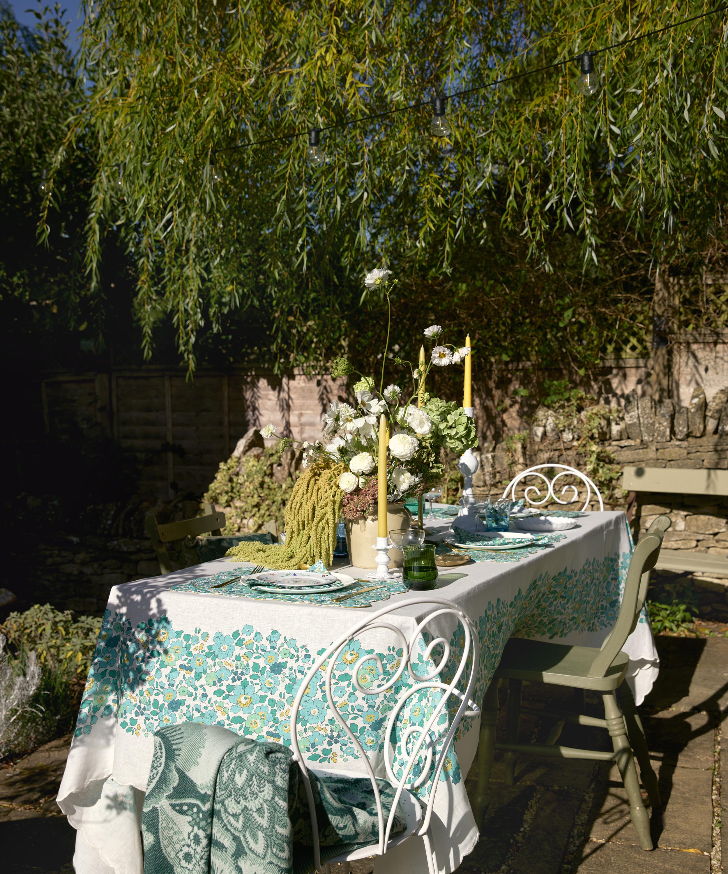 Liberty - Betsy Scalloped Hem 165cm x 250cm Tablecloth image number 3