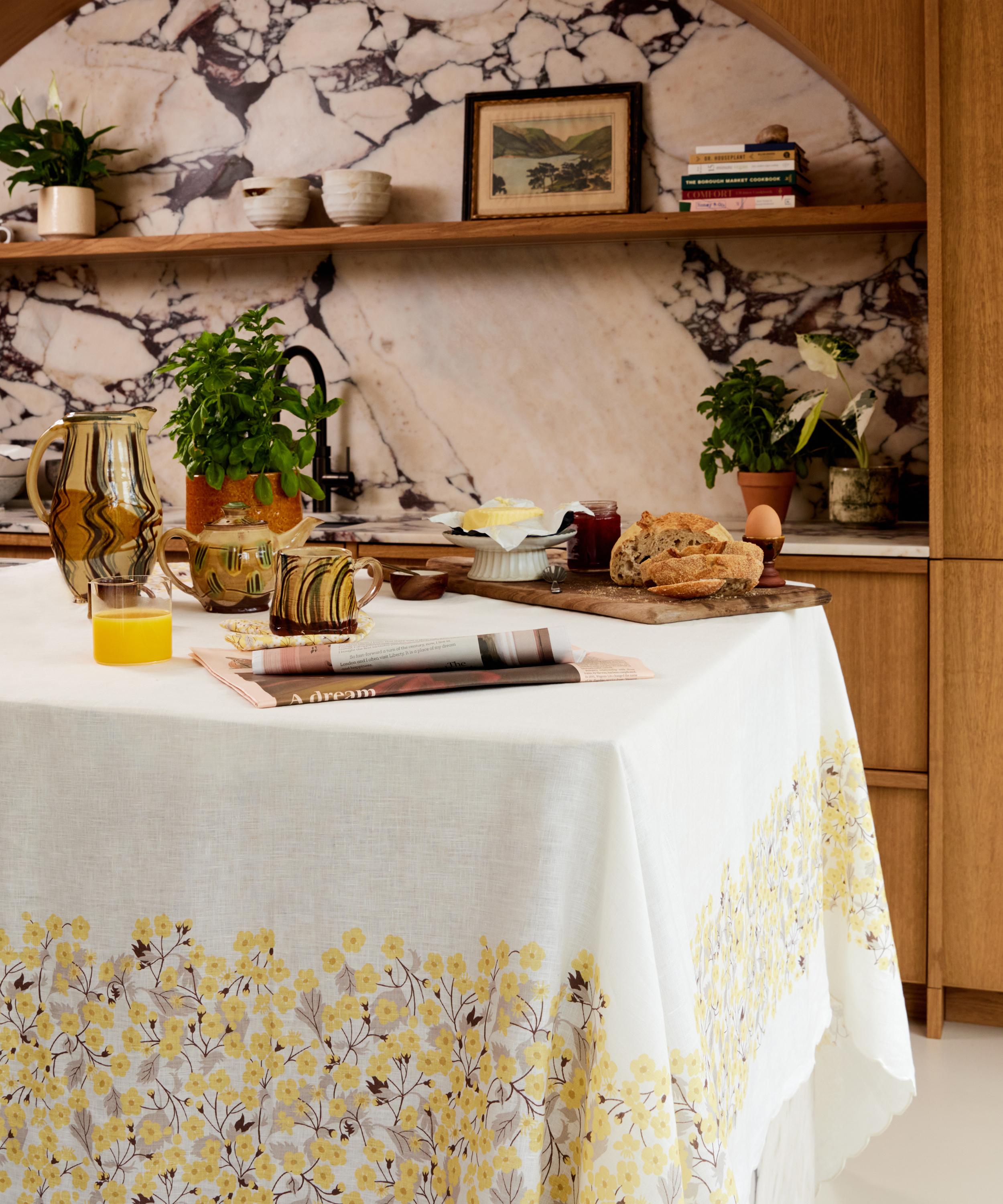 Liberty - Mitsi Scalloped Hem 165cm x 250cm Tablecloth image number 1