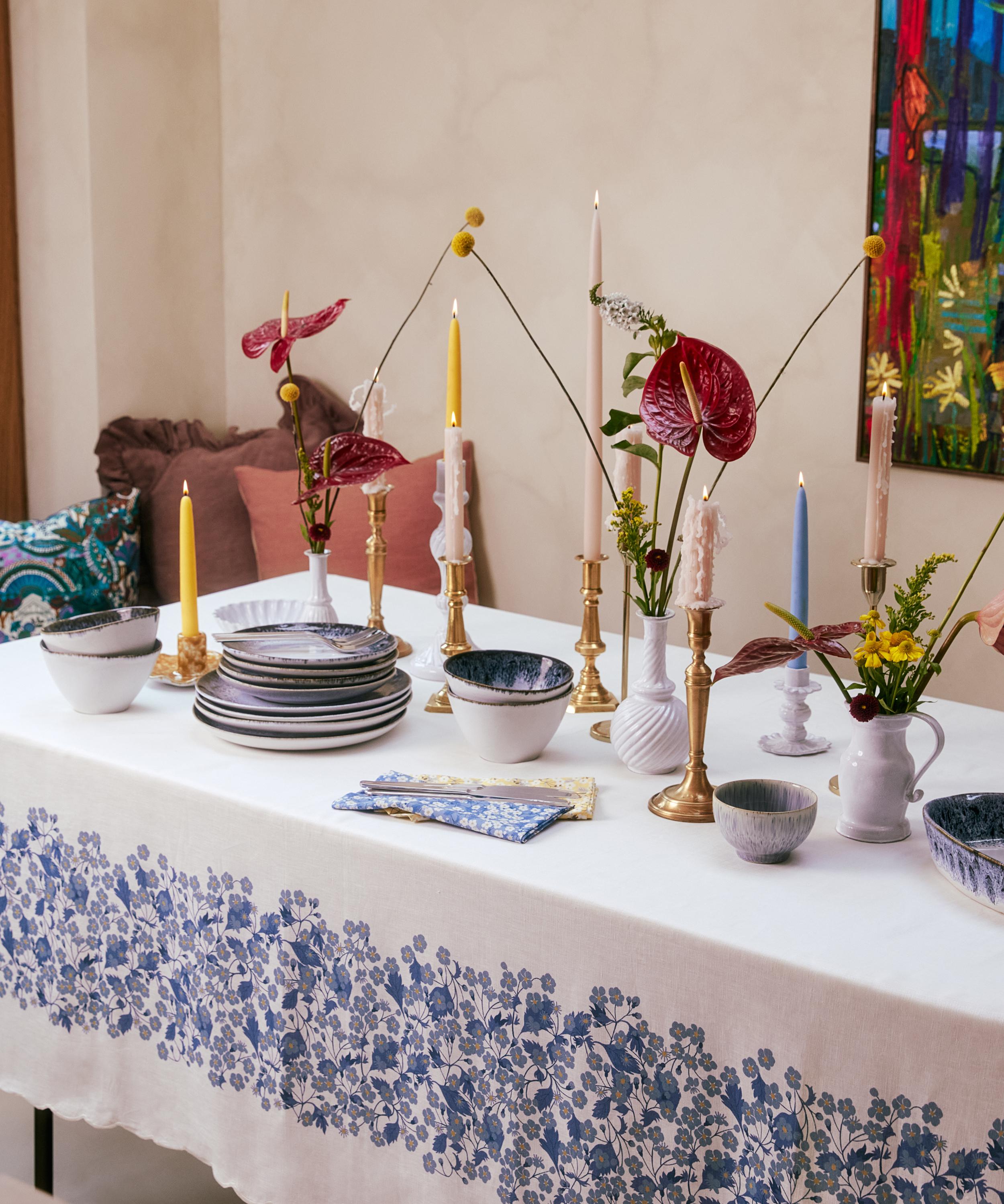 Liberty - Mitsi Scalloped Hem 165cm x 250cm Tablecloth image number 1