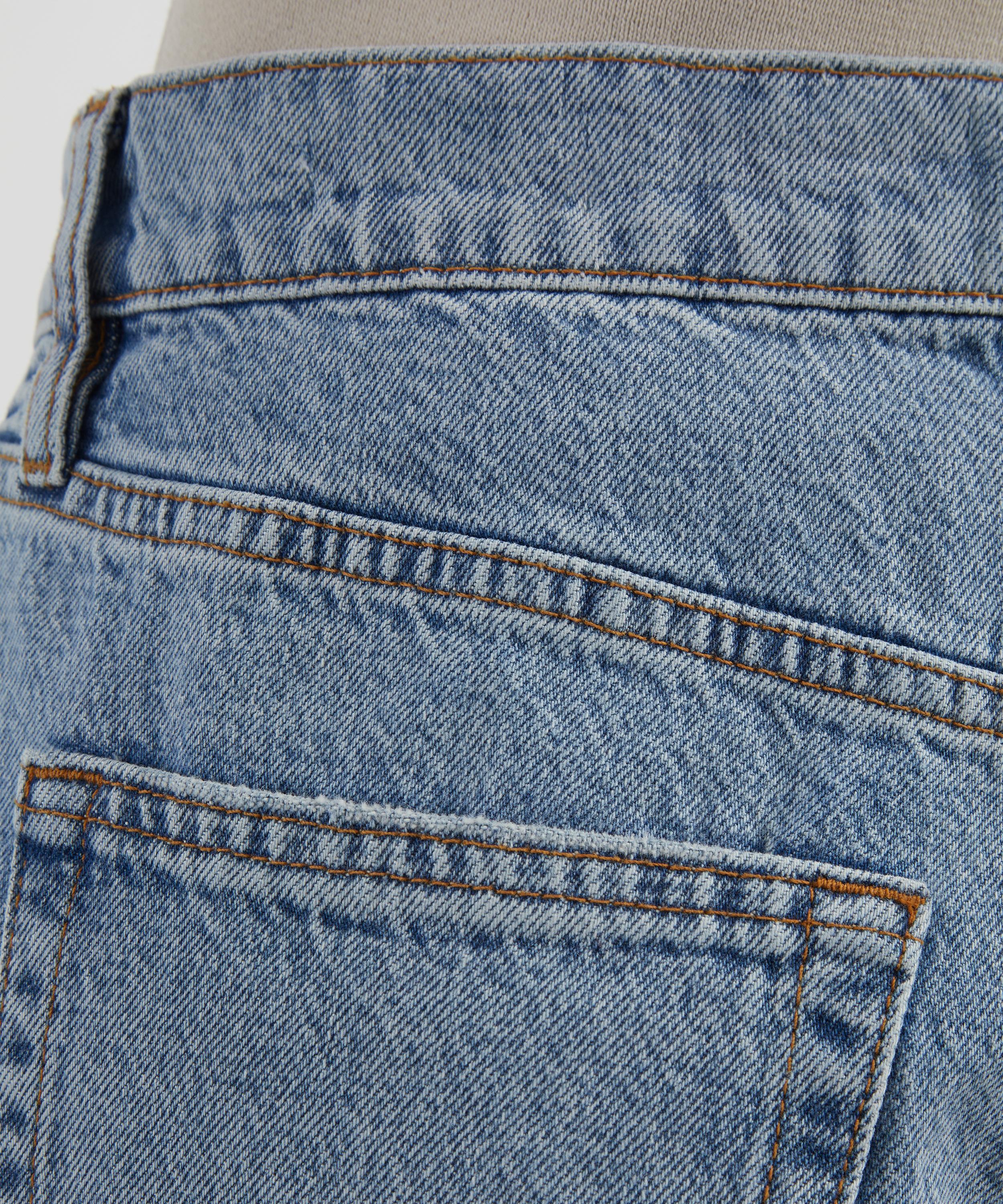 Frame - Low-Slung Barrel Jeans in Dollhouse image number 4