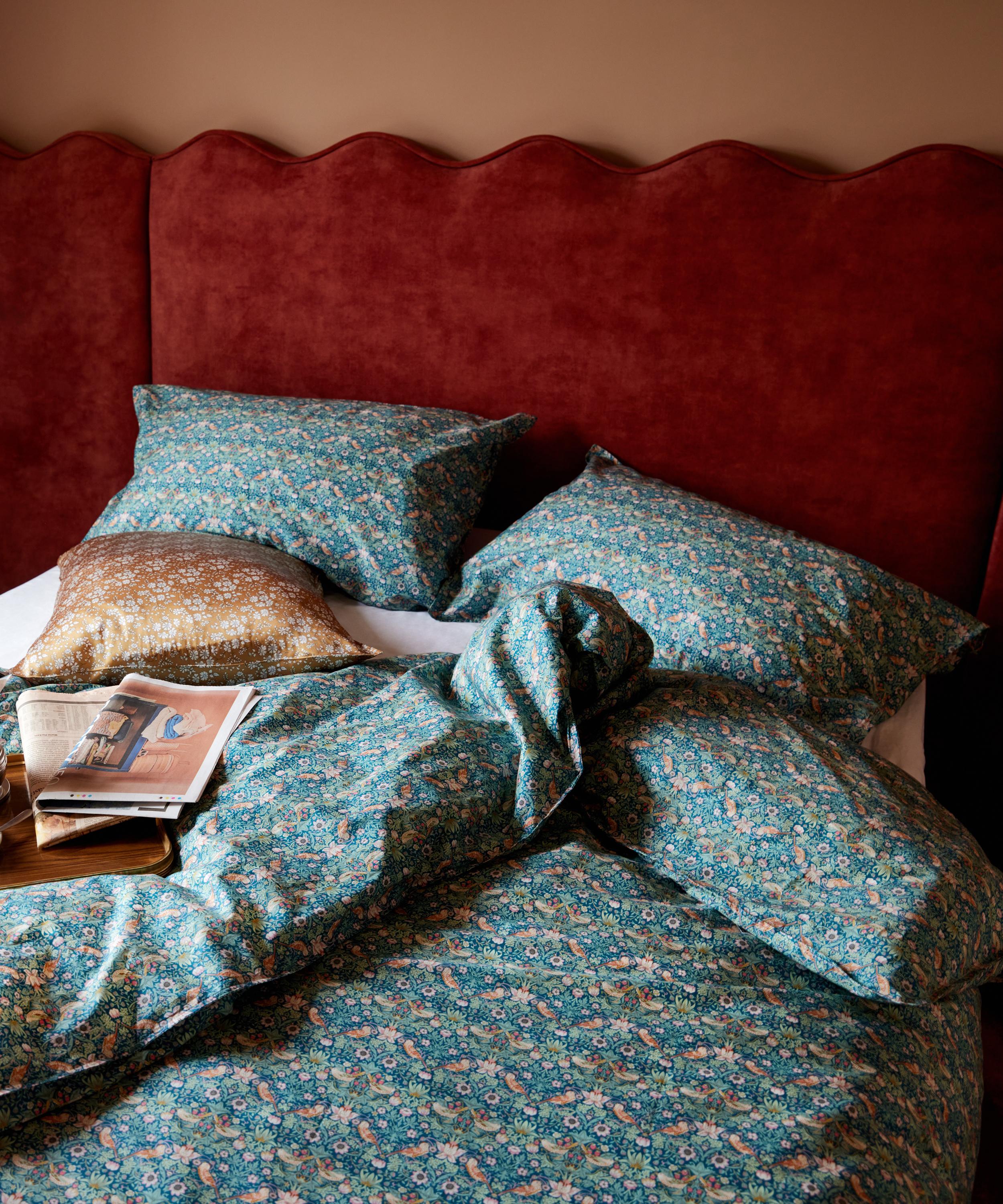 Liberty - Strawberry Thief Tana Lawn Cotton&trade; Double Duvet Set image number 1