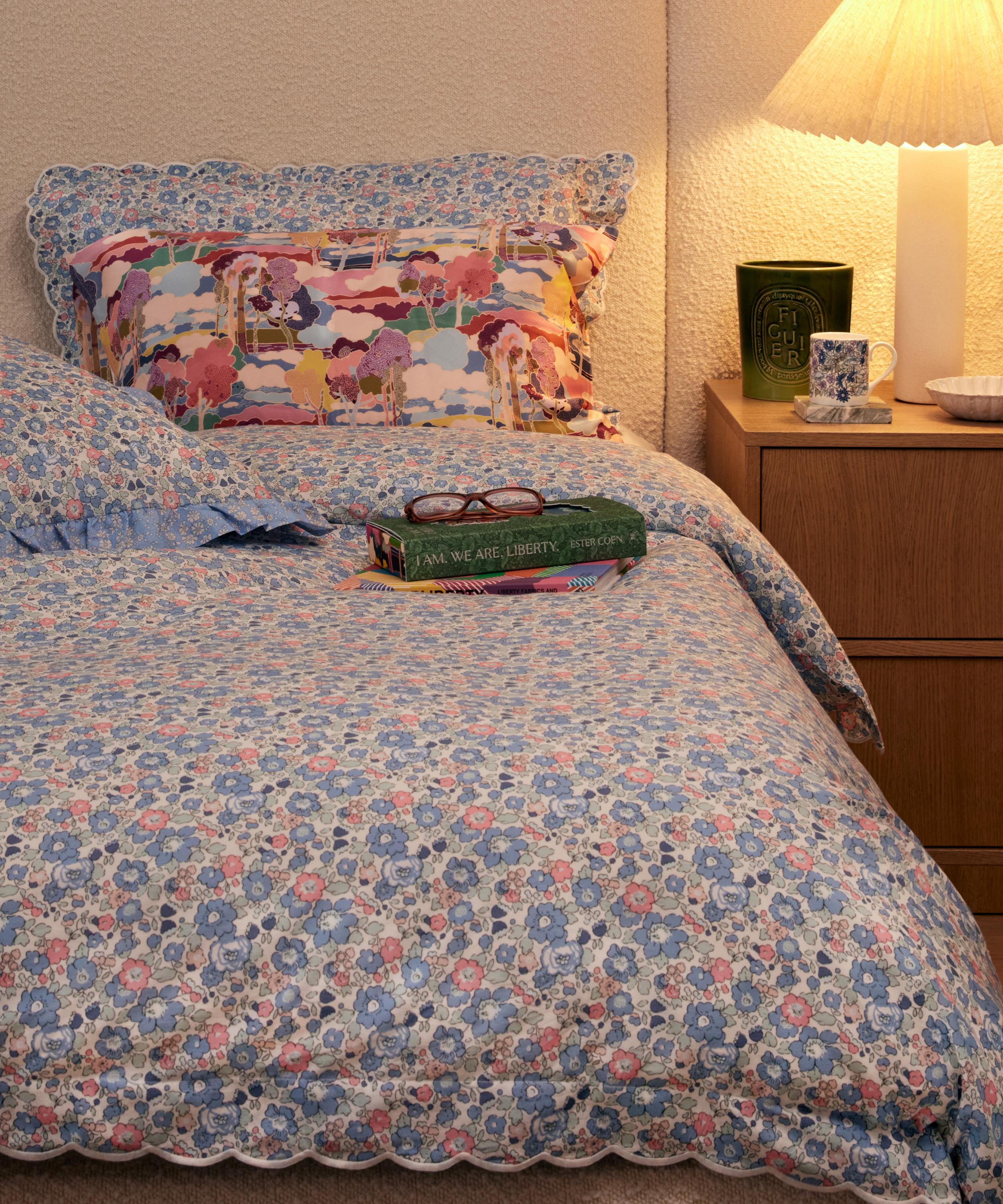Liberty - Betsy Tana Lawn Cotton™ Scalloped Edge Double Duvet Cover Set image number 1
