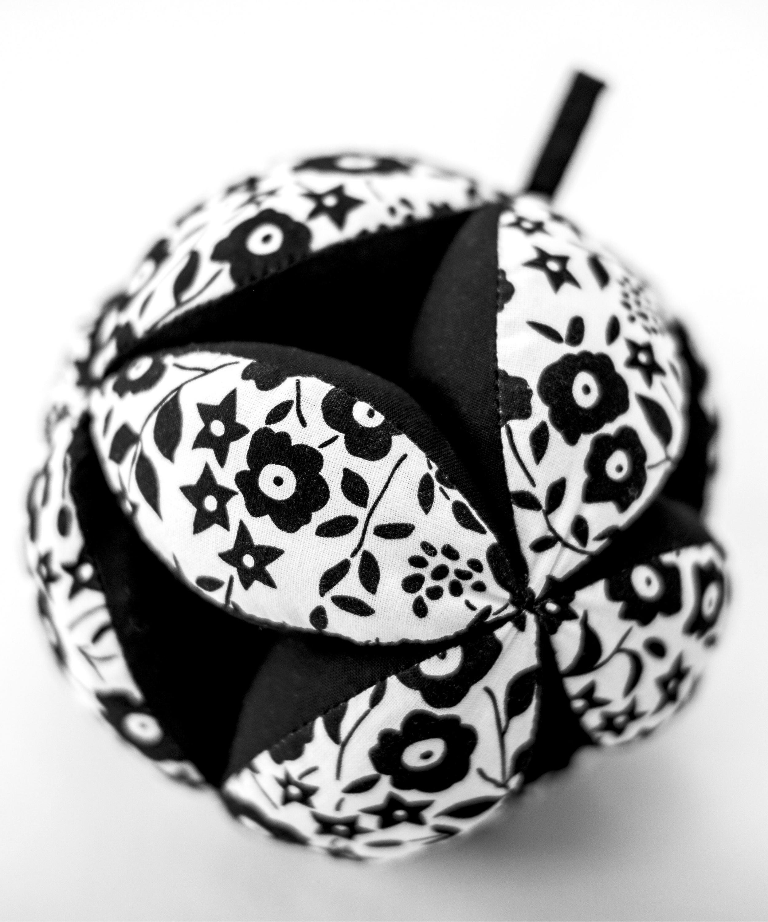 Etta Loves - x Liberty The Play and Cuddle Gift Set image number 3