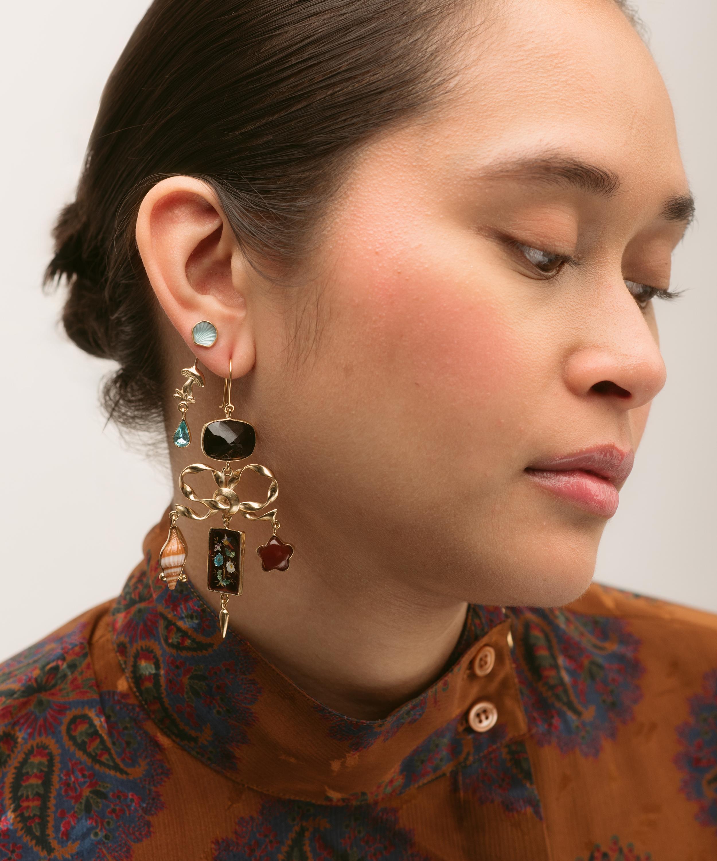 Grainne Morton - 18ct Gold-Plated Bow Charm Balance Drop Earrings image number 3