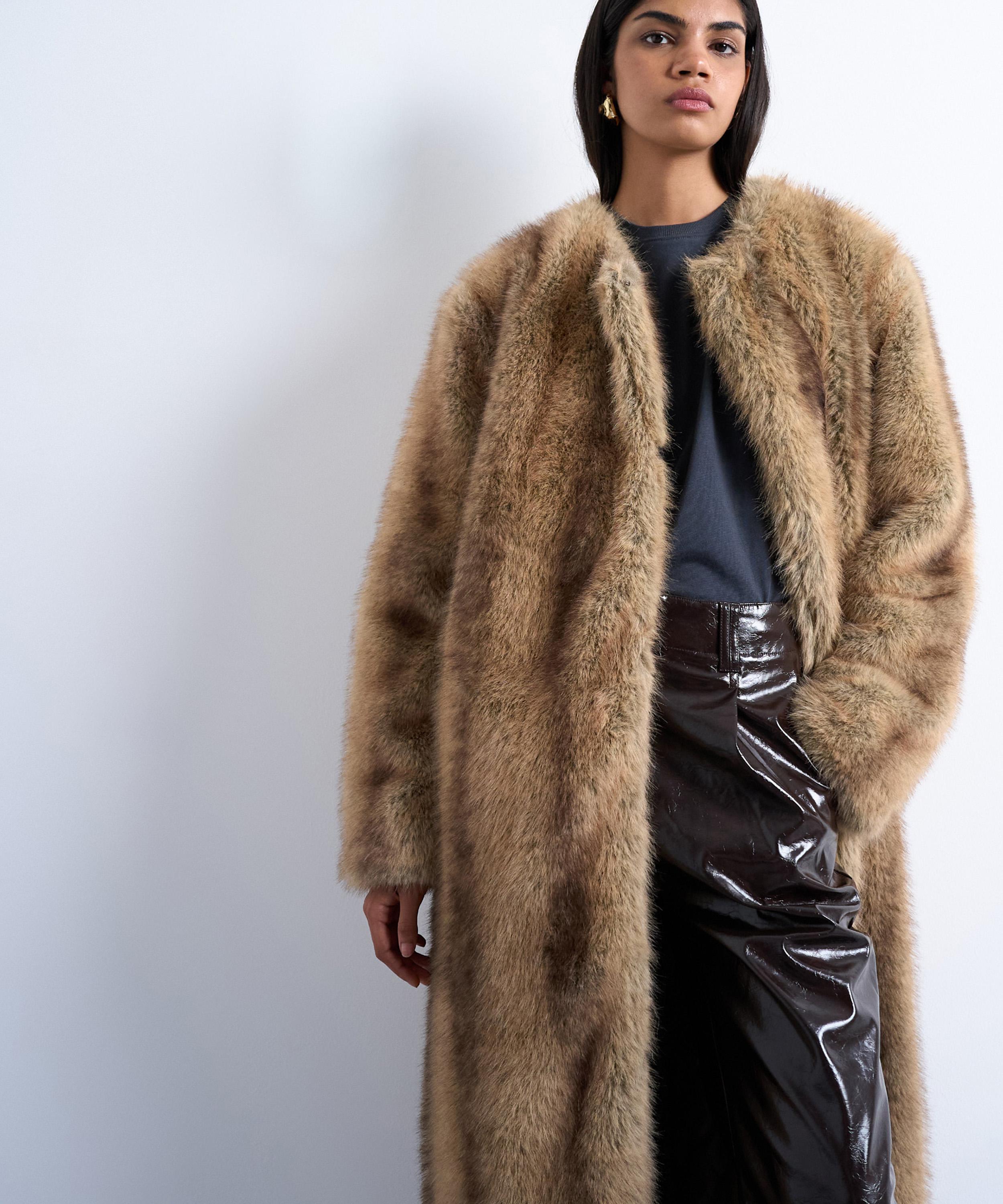 TOPSHOP - White Stripe Faux Fur Collarless Mid-Length Coat image number 0