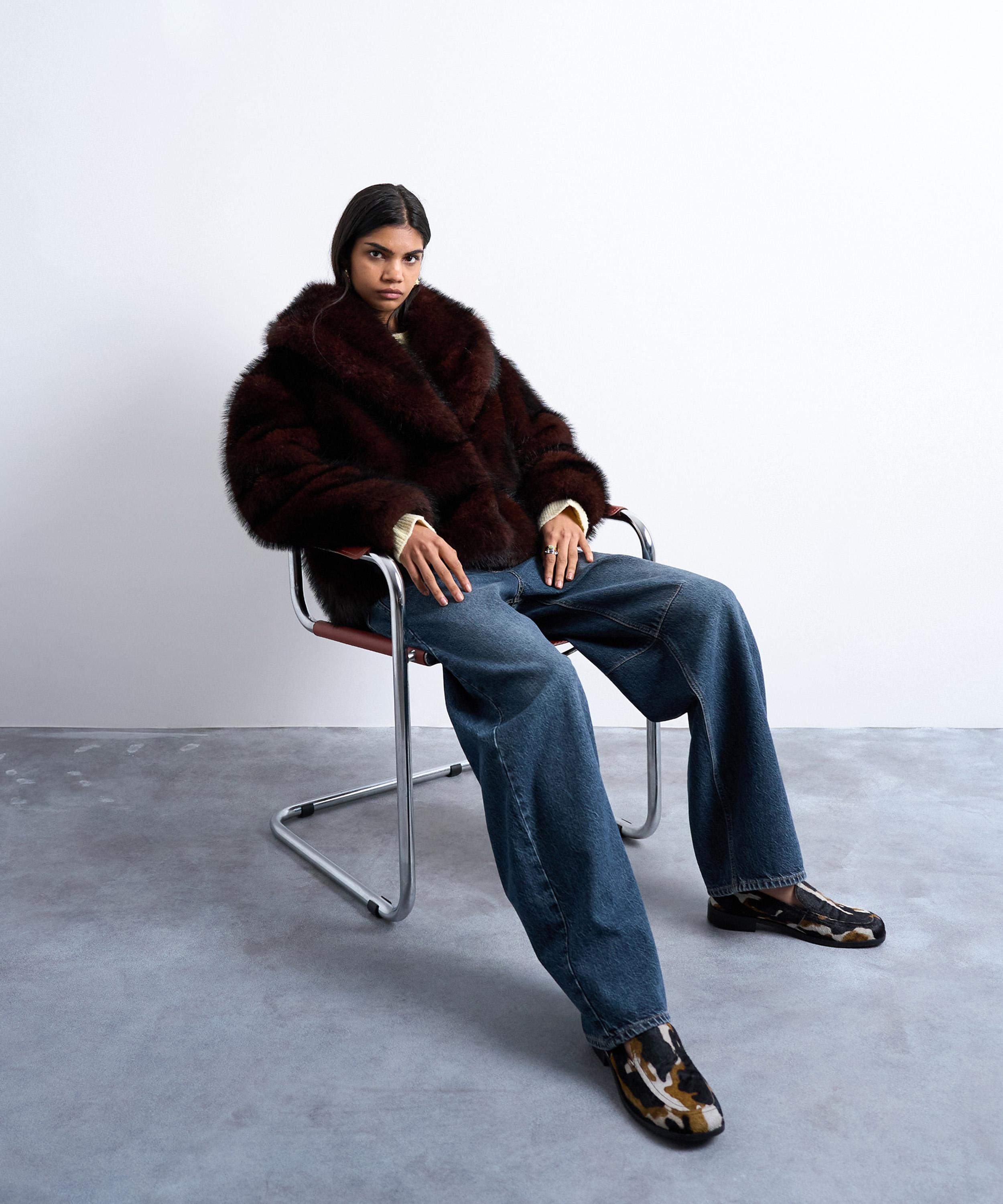 TOPSHOP - Dark Burgundy Faux Fur Boxy Shawl Coat image number 2