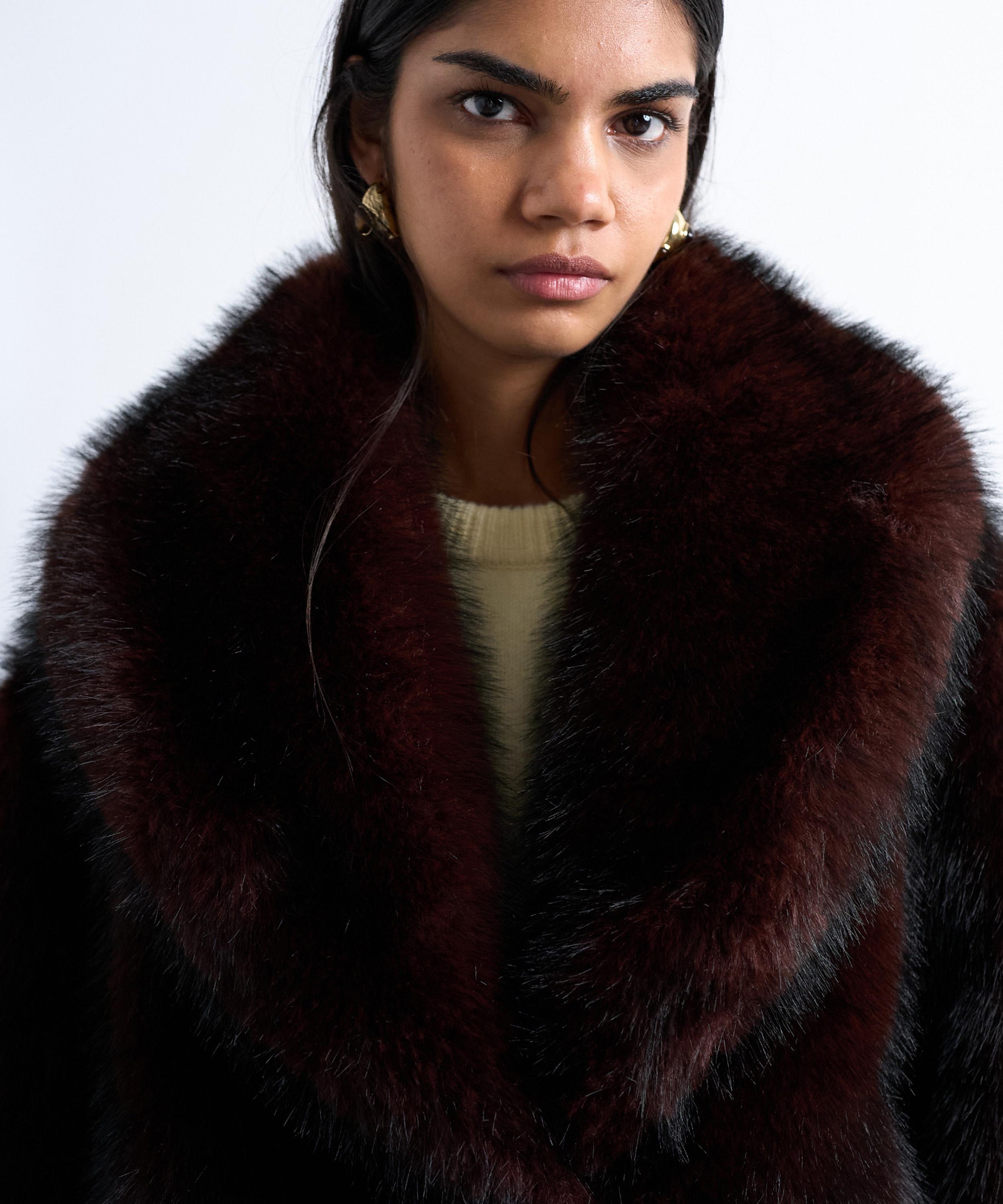 TOPSHOP - Dark Burgundy Faux Fur Boxy Shawl Coat image number 3