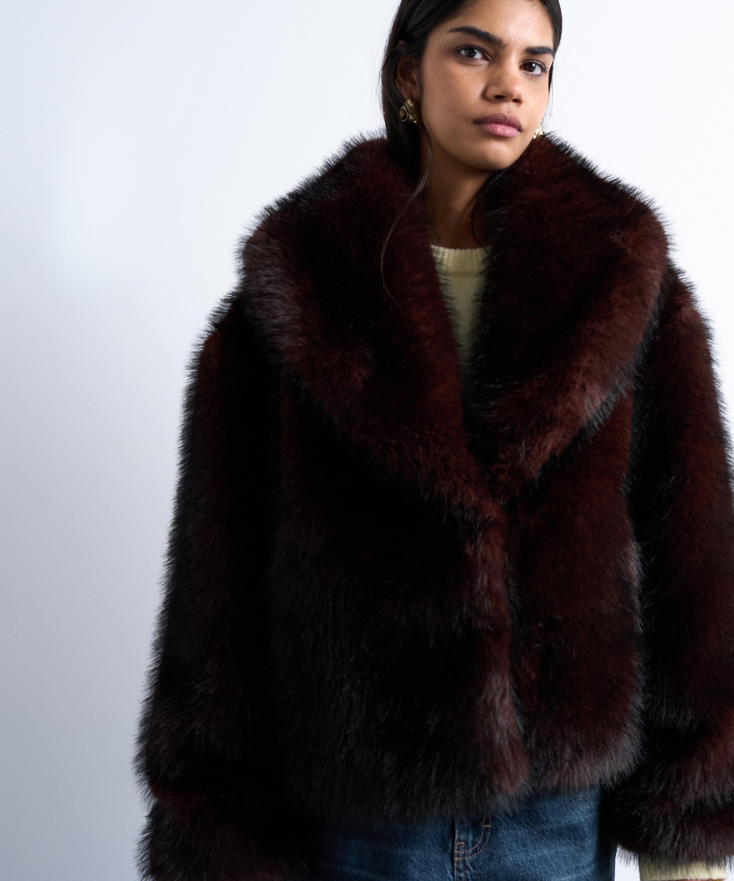 TOPSHOP - Dark Burgundy Faux Fur Boxy Shawl Coat