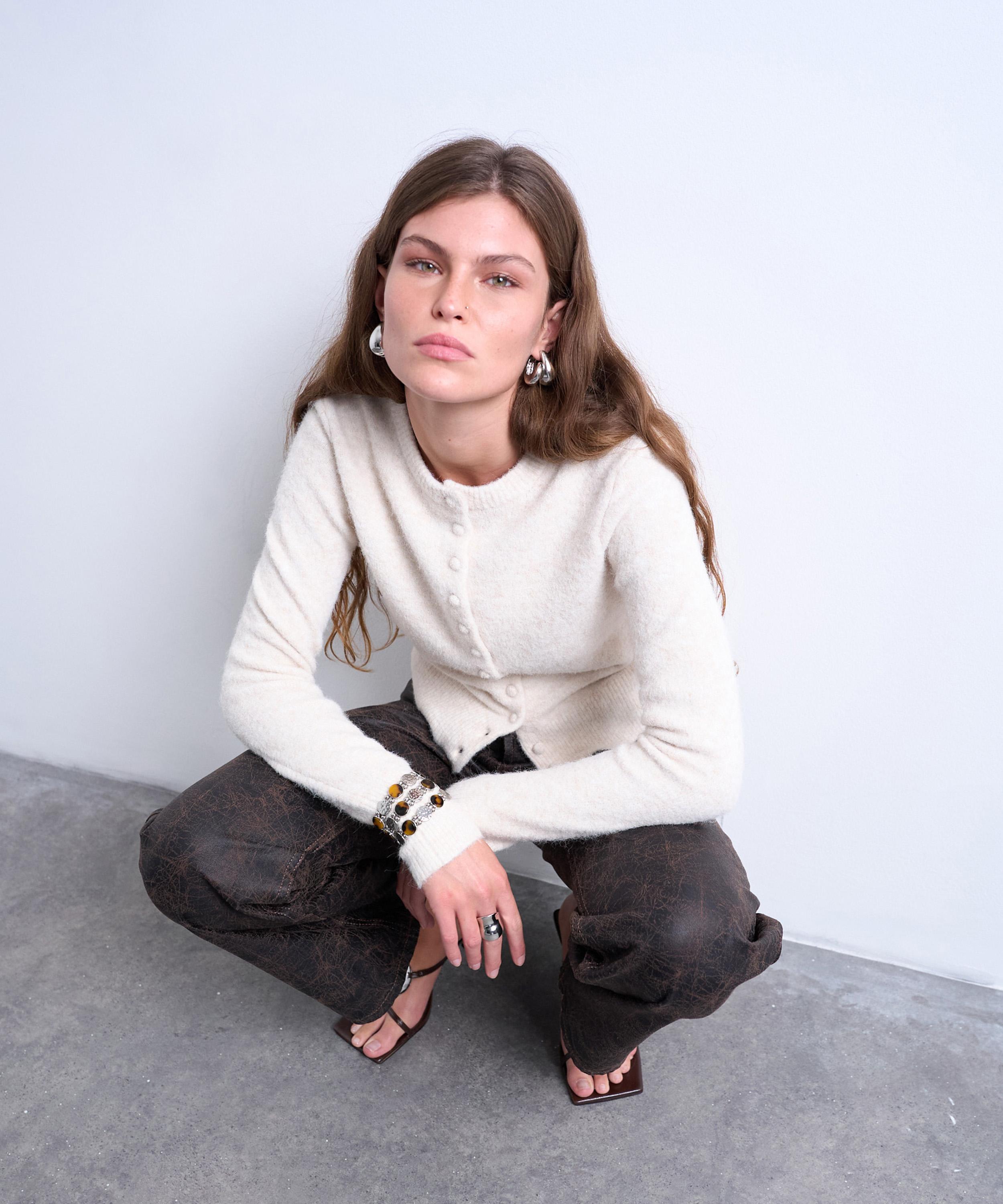 TOPSHOP - Ivory Knitted Covered Button Cardigan image number 3