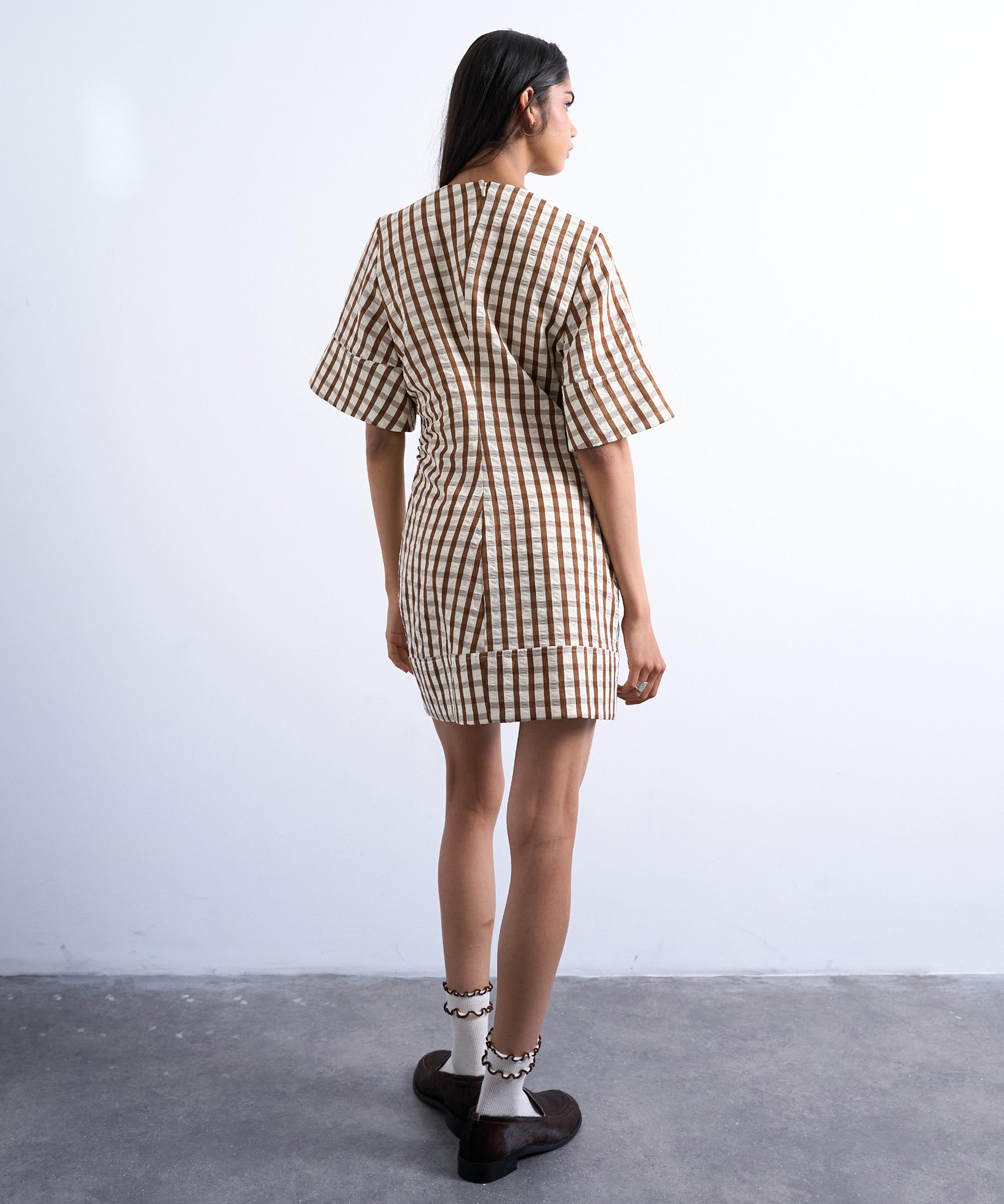 TOPSHOP - Brown Check Seersucker T-Shirt Mini Dress  image number 2