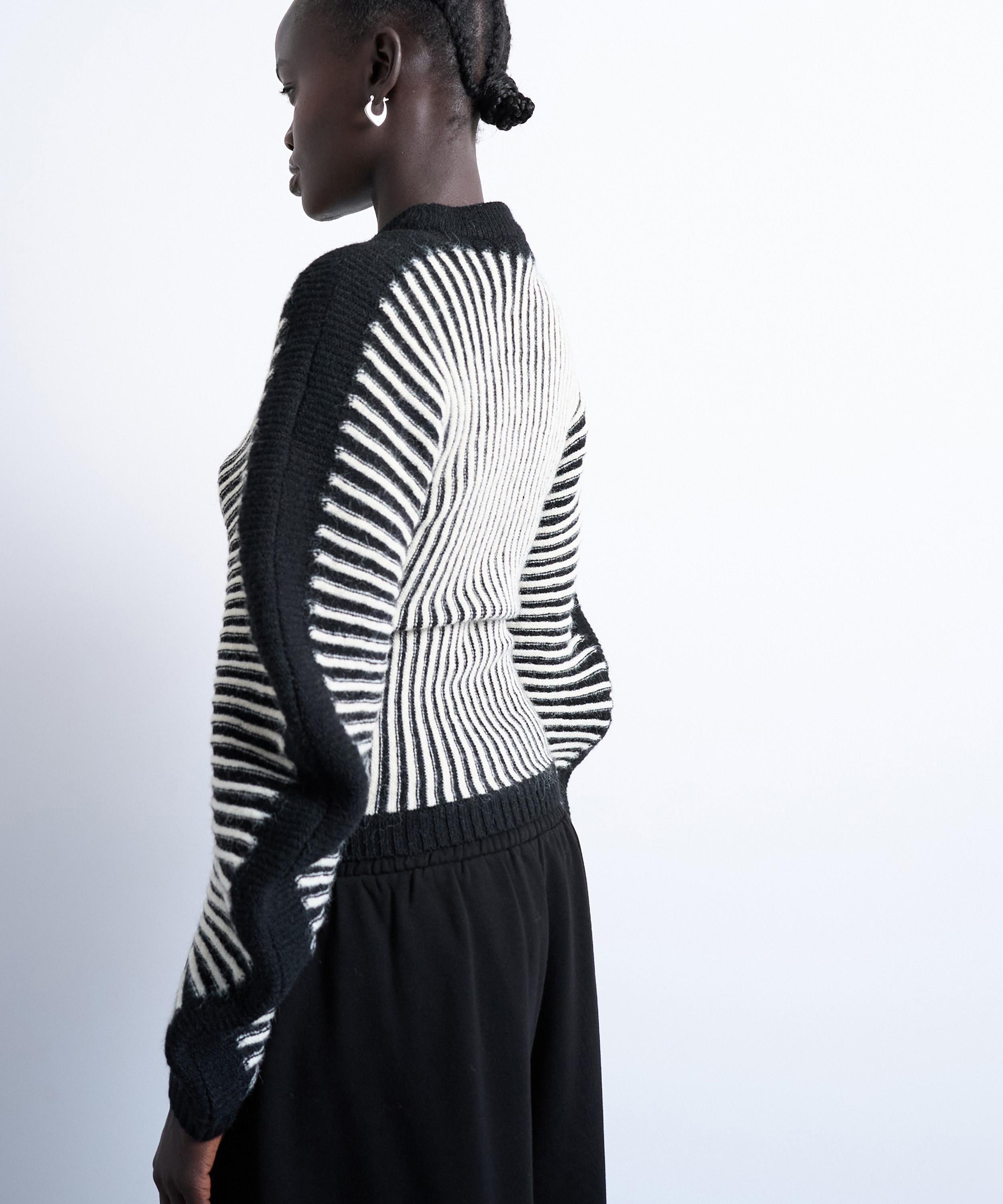 TOPSHOP - Black and White Cocoon Pleated Ribbed Jumper image number 1