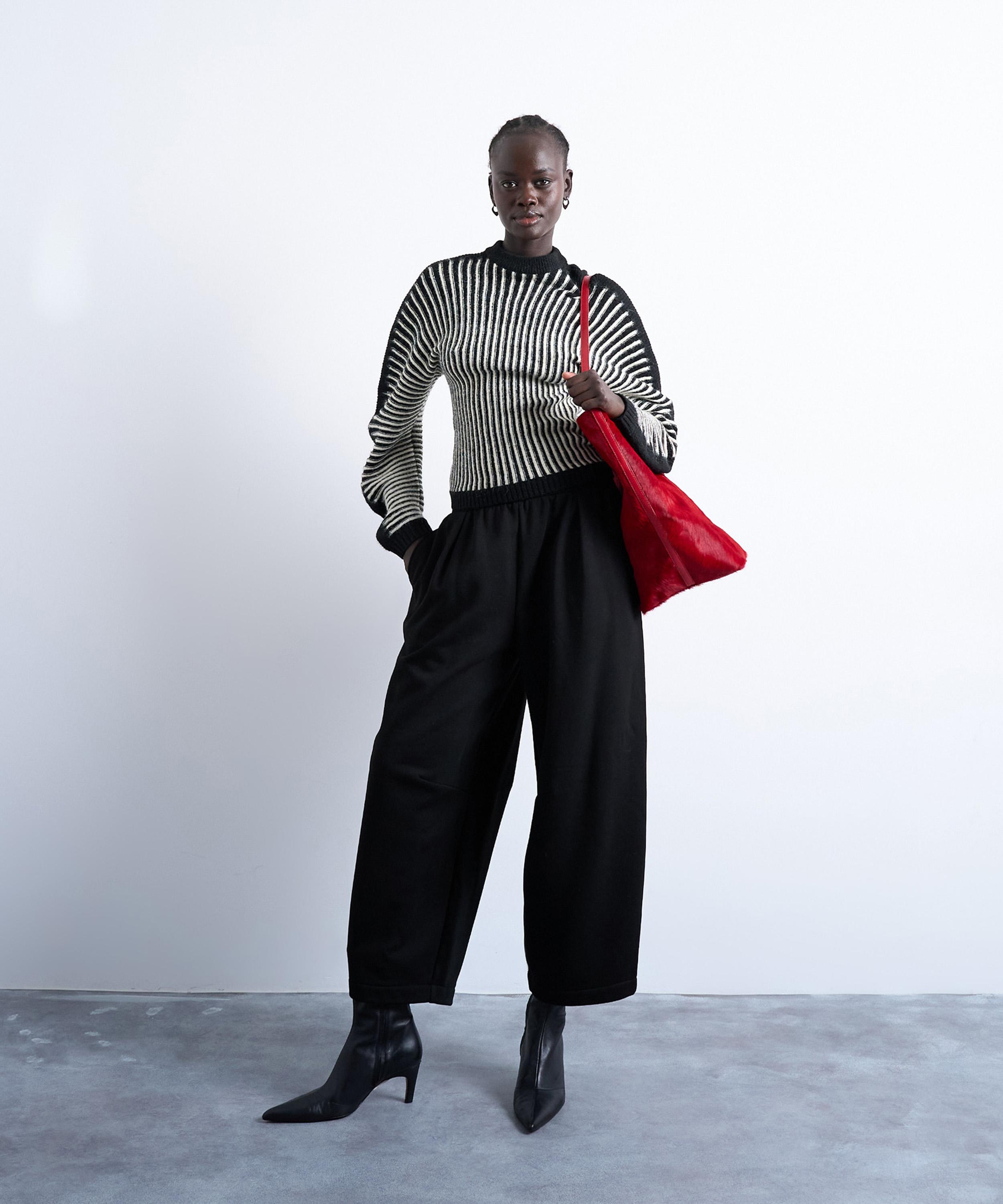 TOPSHOP - Black and White Cocoon Pleated Ribbed Jumper image number 2
