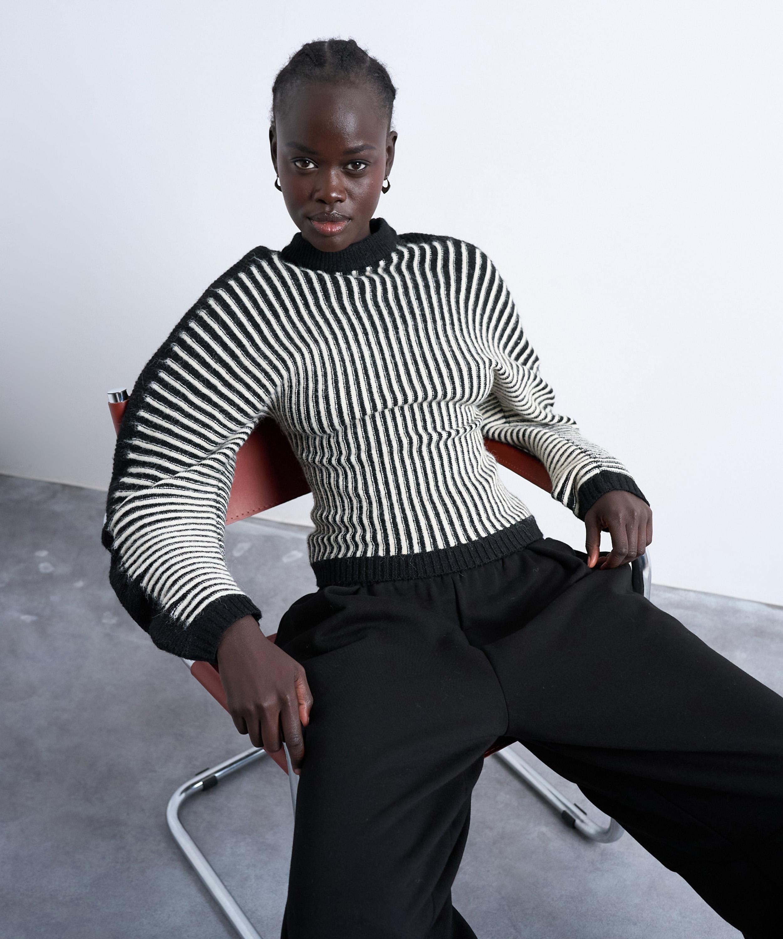 TOPSHOP - Black and White Cocoon Pleated Ribbed Jumper image number 4