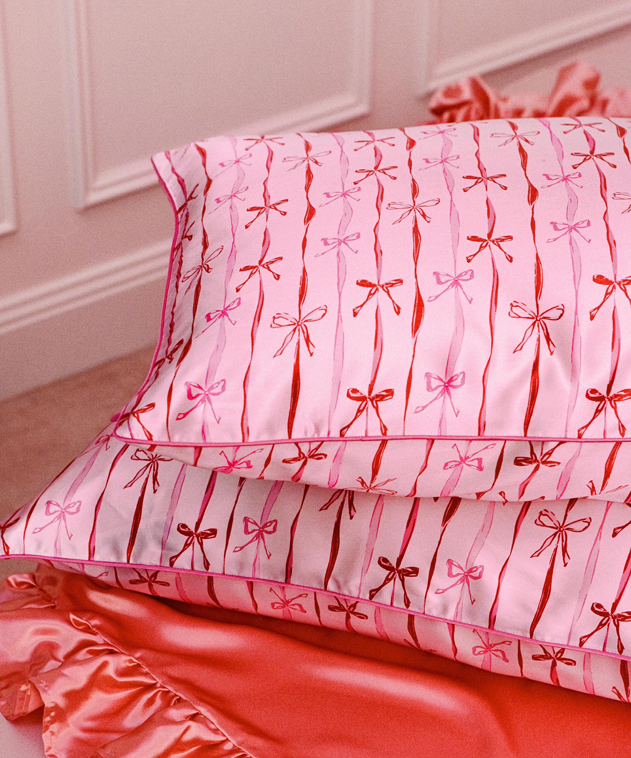 Slip - Strawberry Cupcake Pillowcase Set image number 4