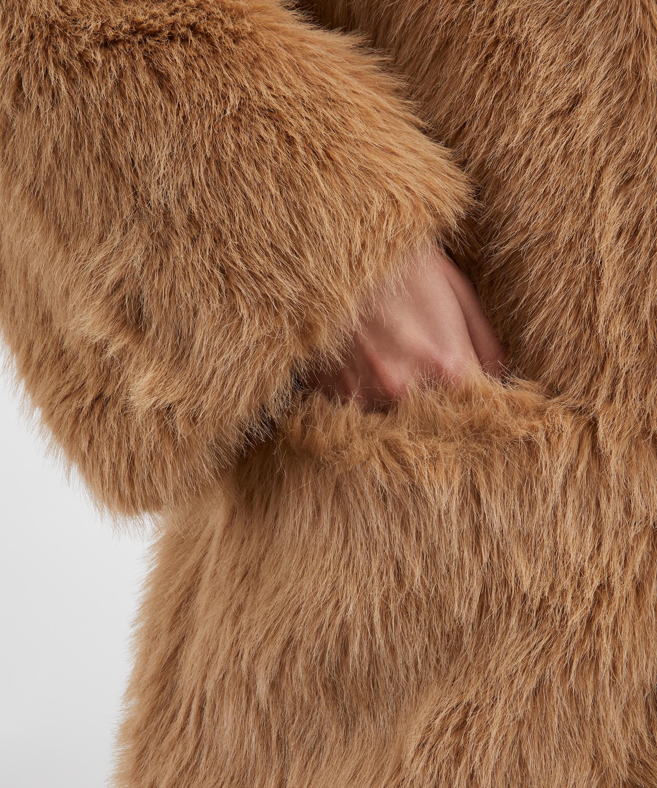 Stylein - Haiza Camel Faux-Fur Coat image number 4