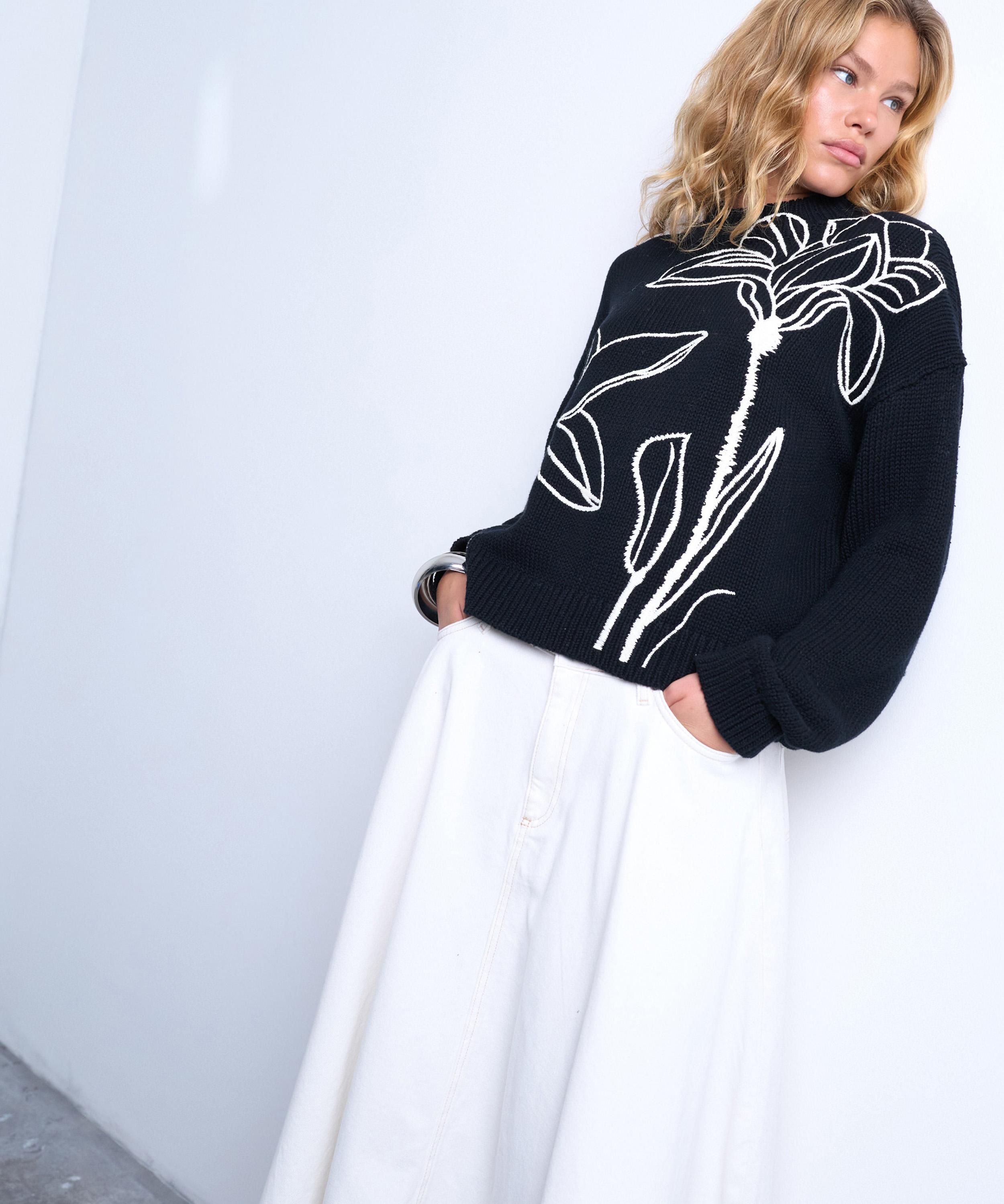 TOPSHOP - Knitted Embroidered Floral Jumper image number 1