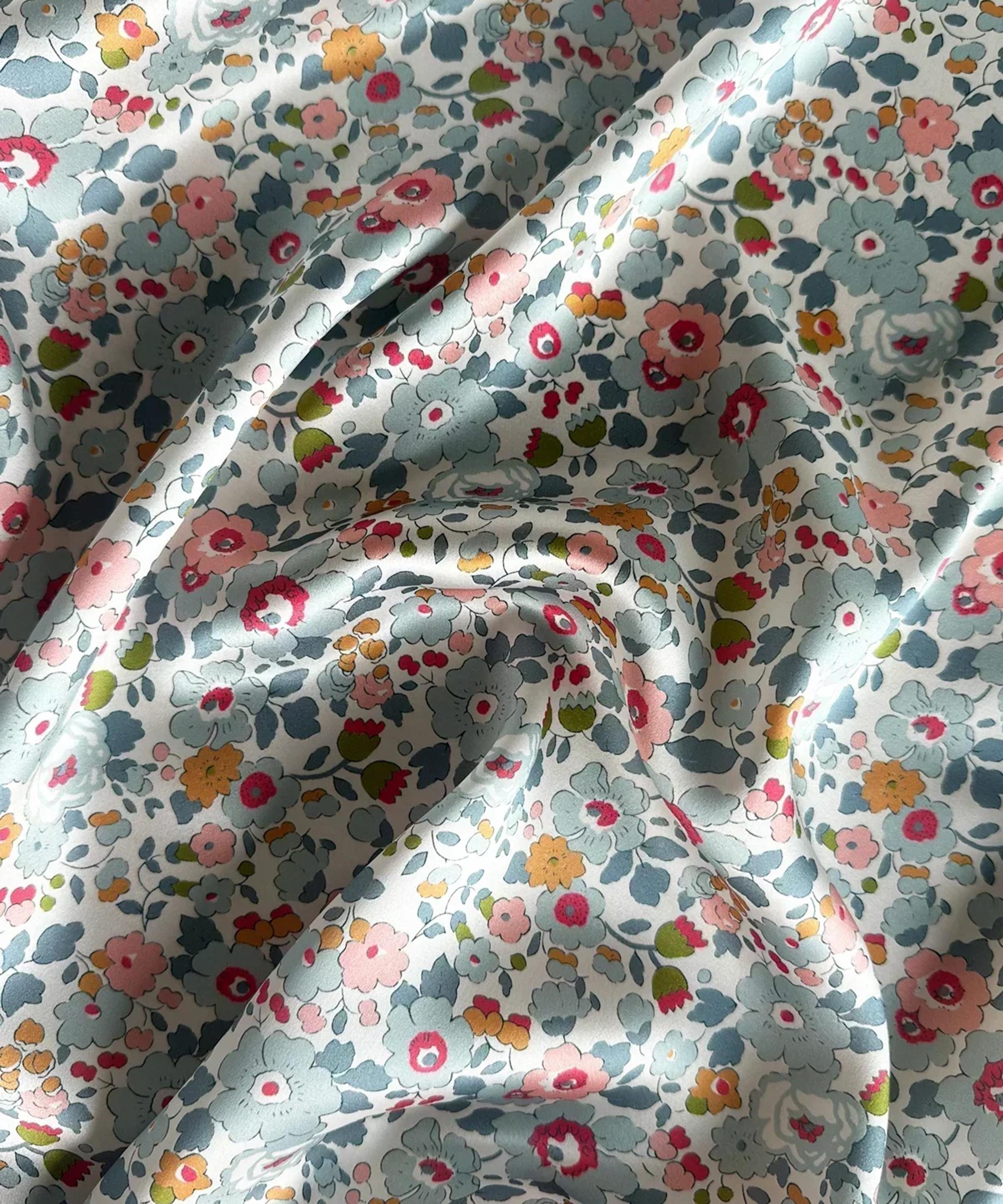 Coco & Wolf - Betsey Grey Silk Pillowcase Set of 2 image number 2