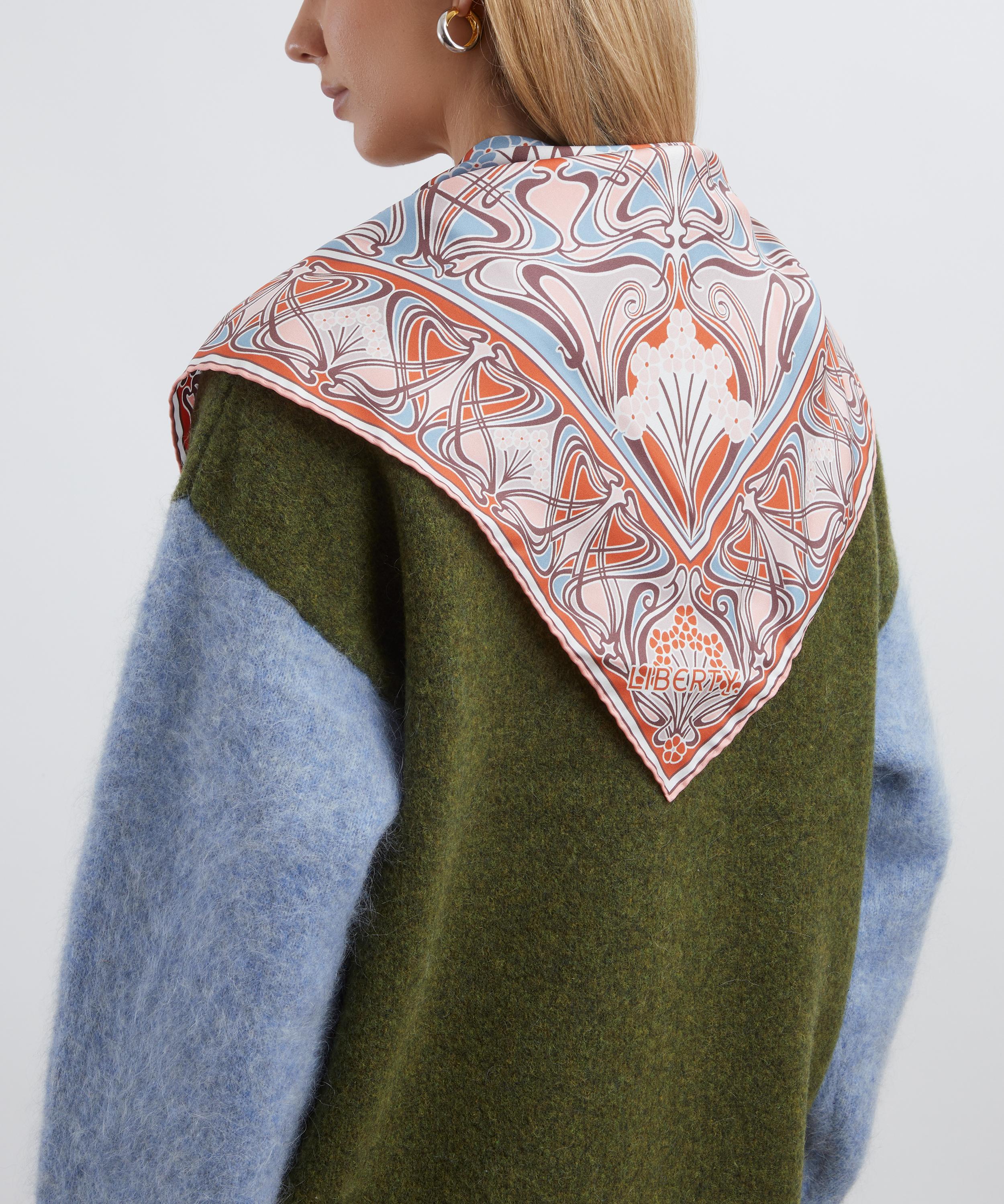 Liberty - Ianthe Triangle 100X140 Silk Scarf image number 1