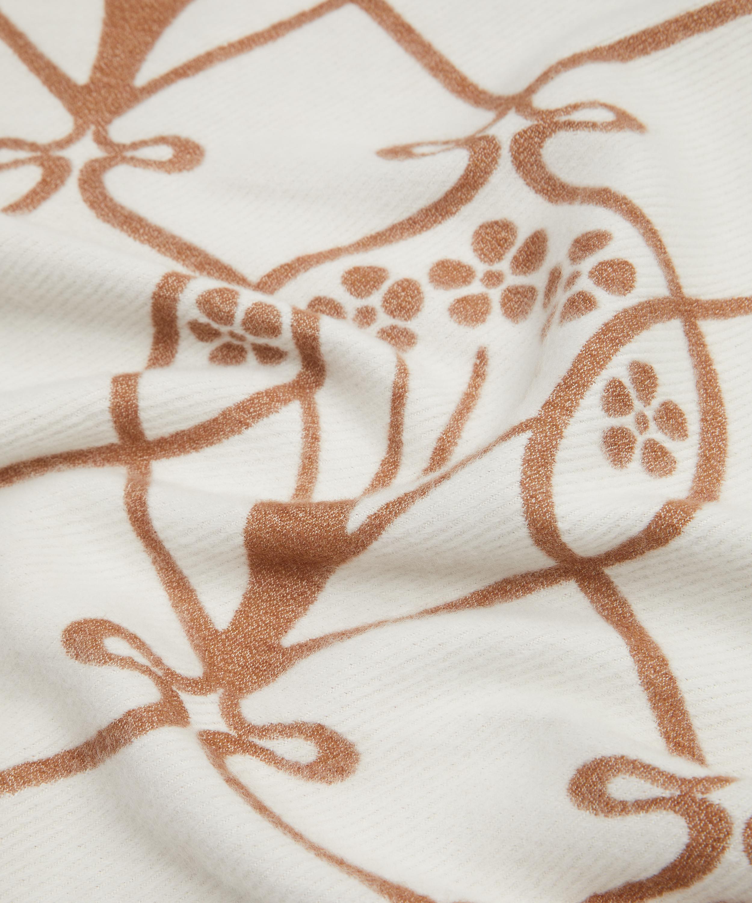 Liberty - Iphis Emboss Jacquard 45X200 Wool Scarf image number 4