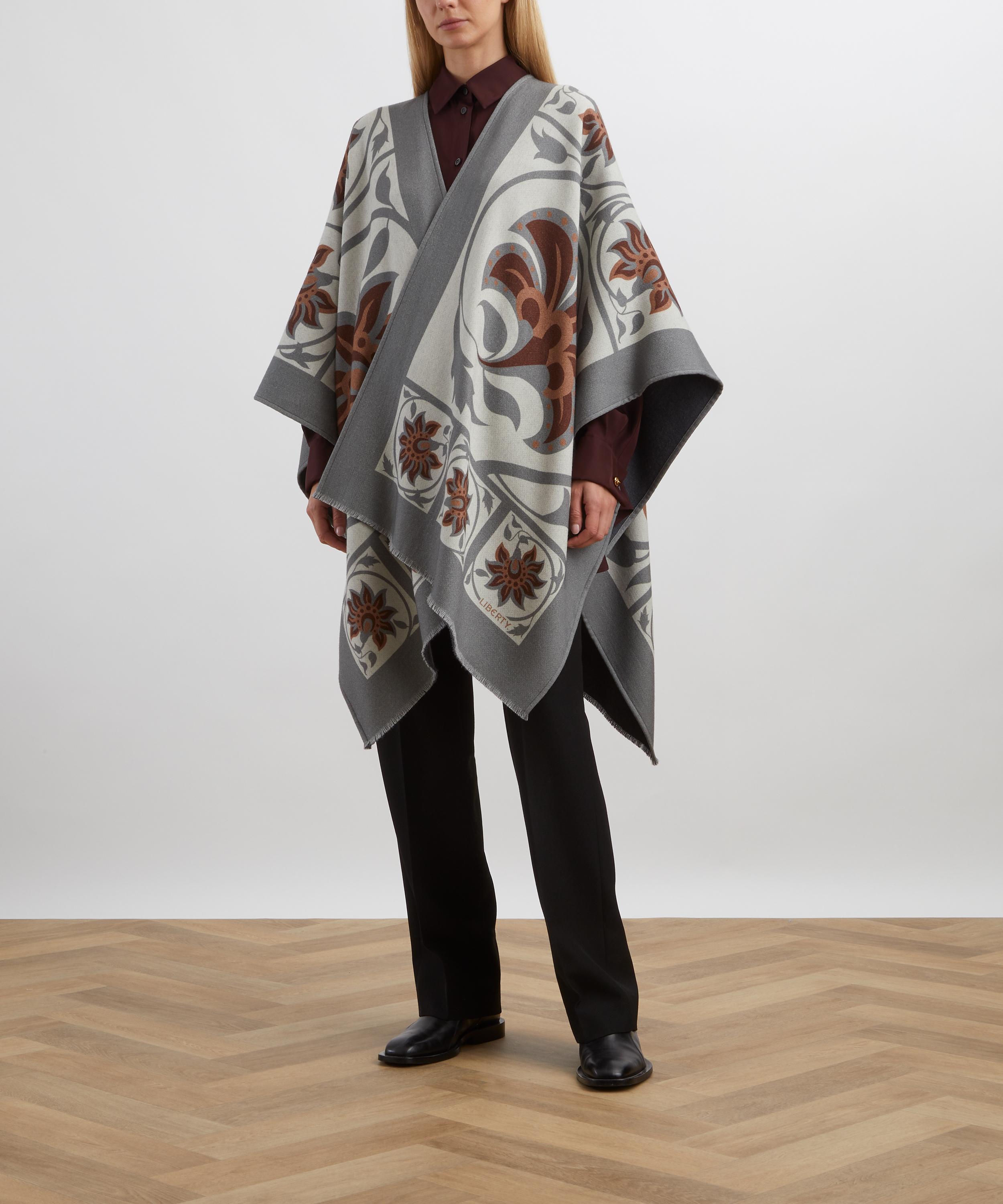 Liberty - Tudor Floral 160X140 Wool Cape image number 1