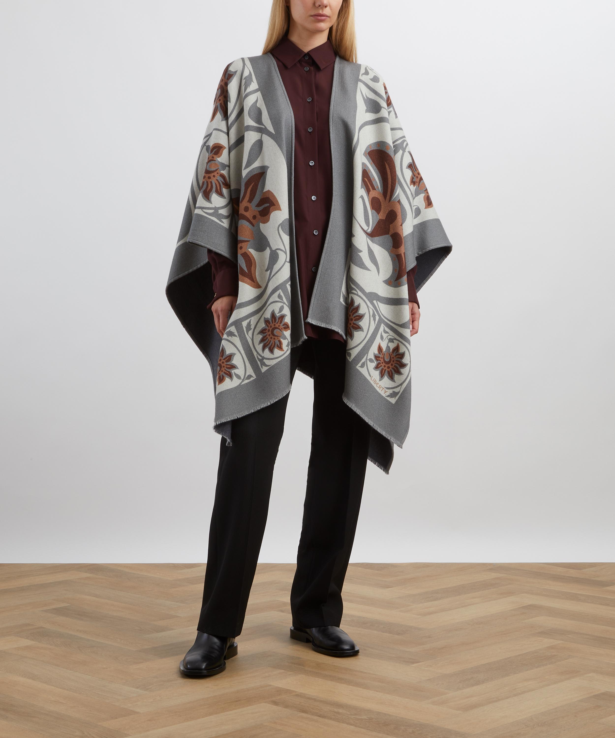 Liberty - Tudor Floral 160X140 Wool Cape image number 2